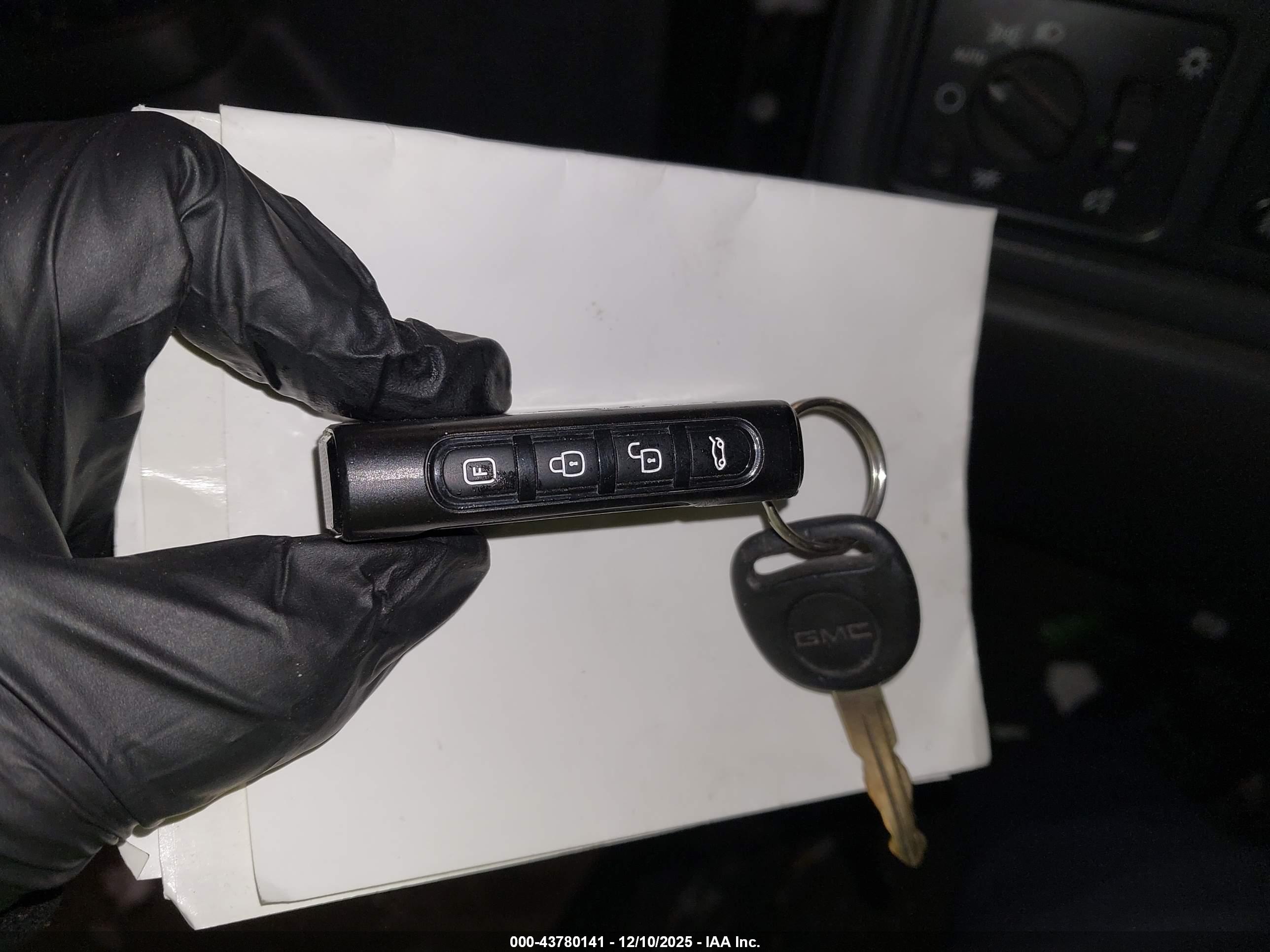 GMC SIERRA image 11