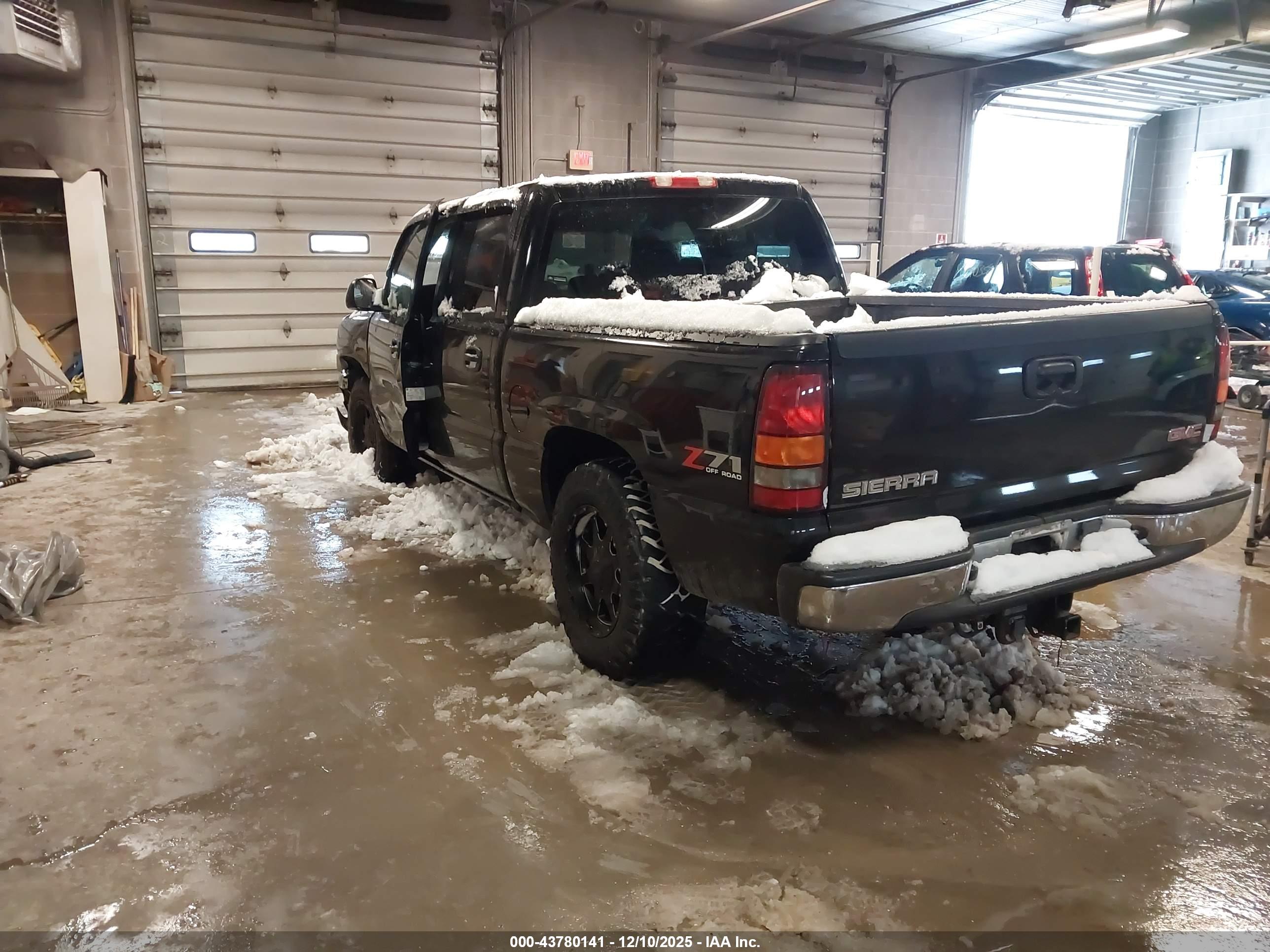GMC SIERRA image 3