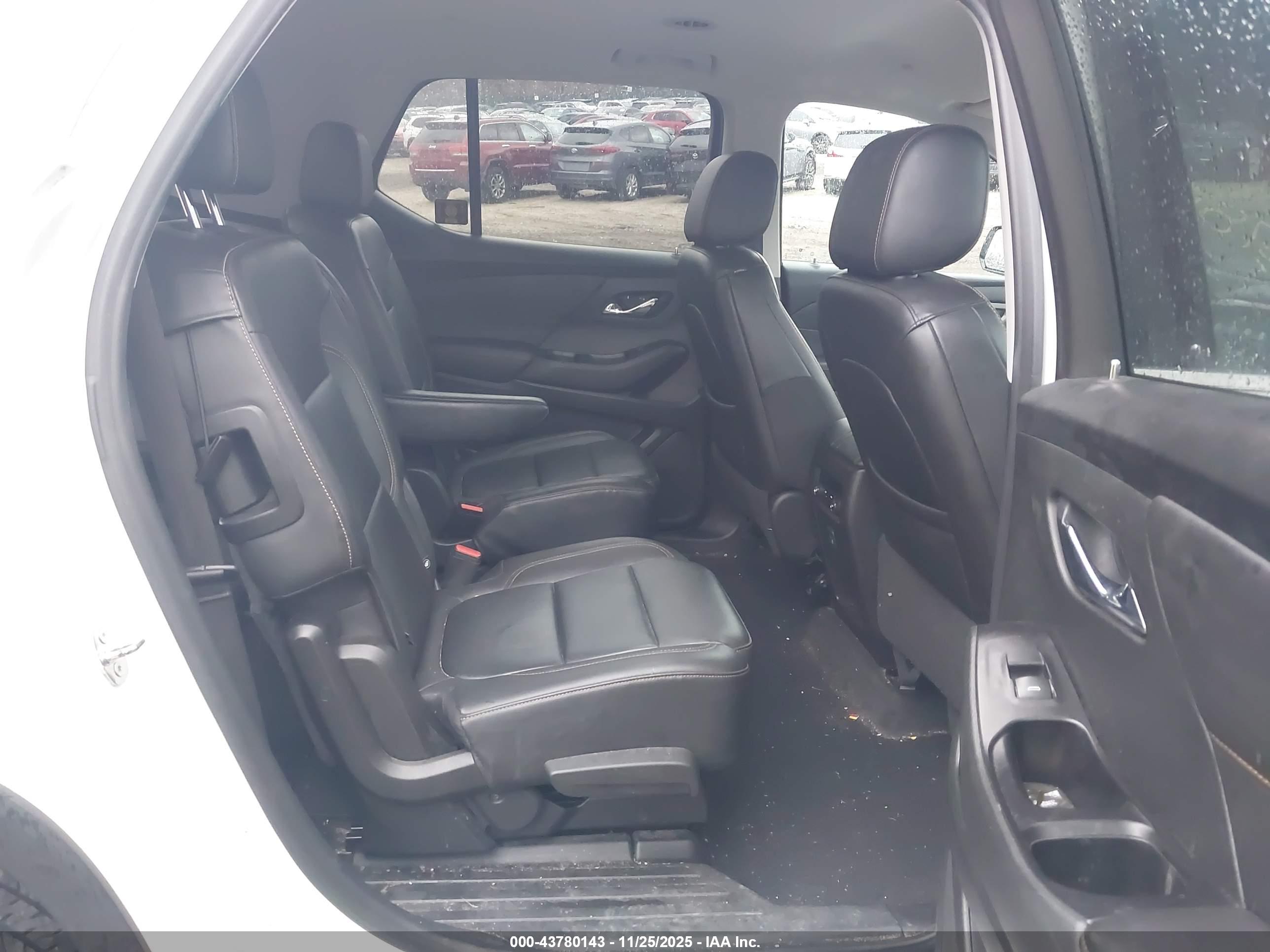 CHEVROLET TRAVERSE image 8