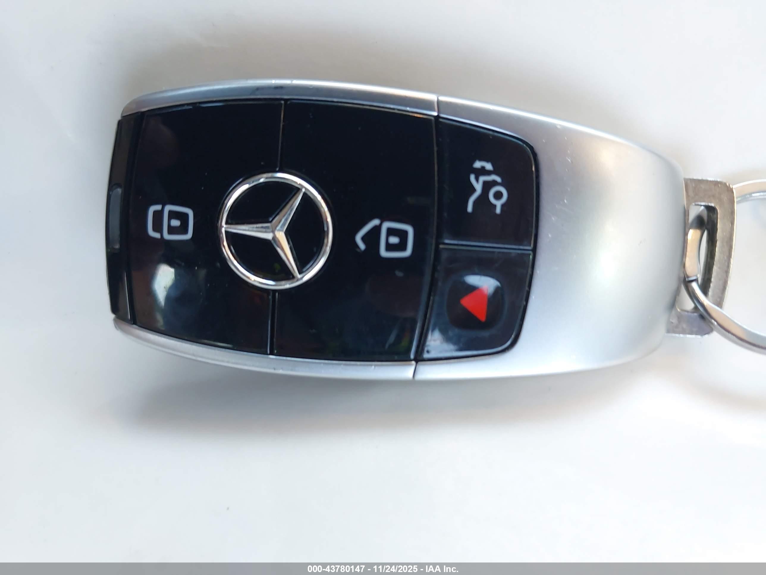 MERCEDES-BENZ E image 11
