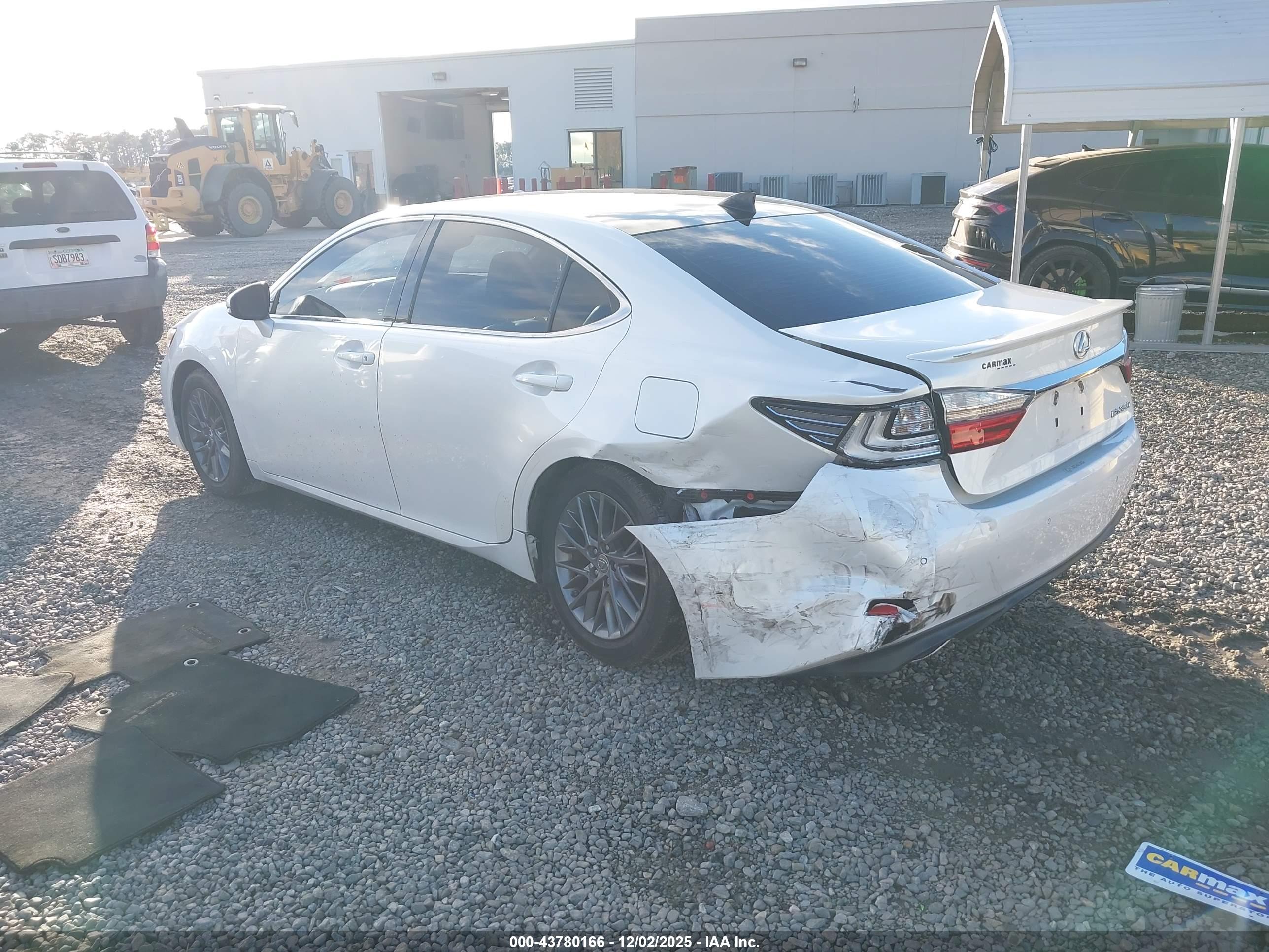 LEXUS ES image 3