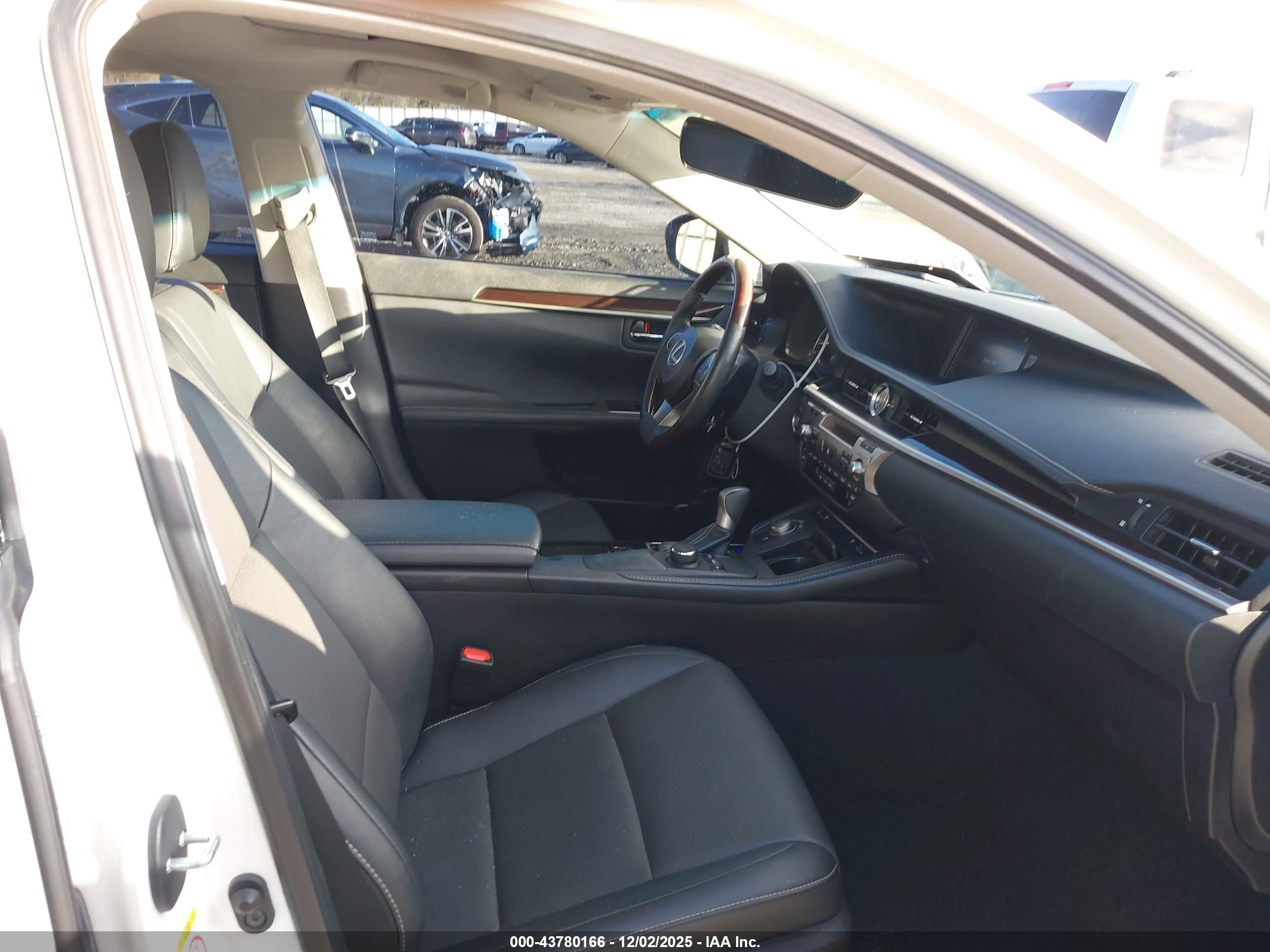 LEXUS ES image 5