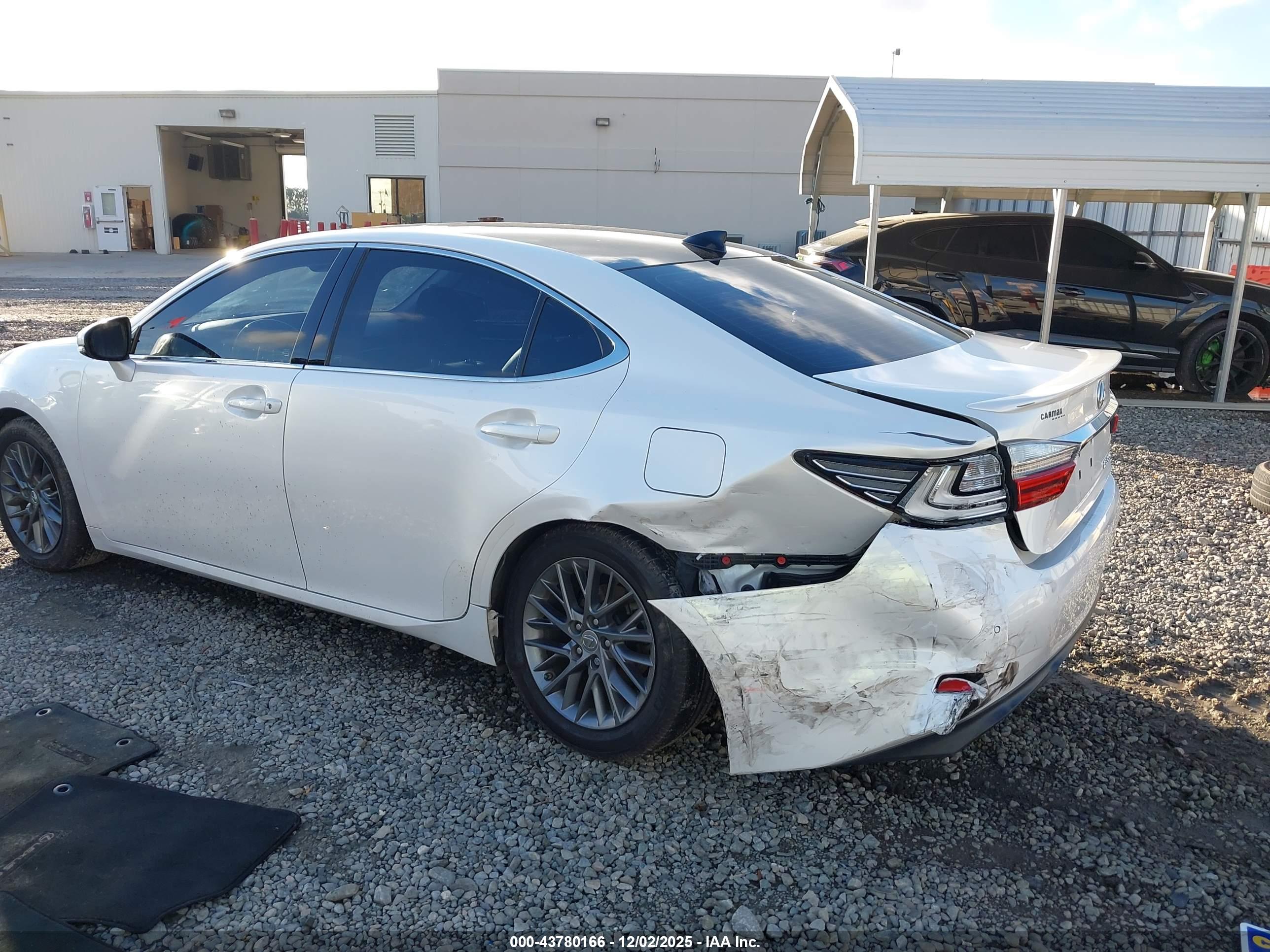 LEXUS ES image 6