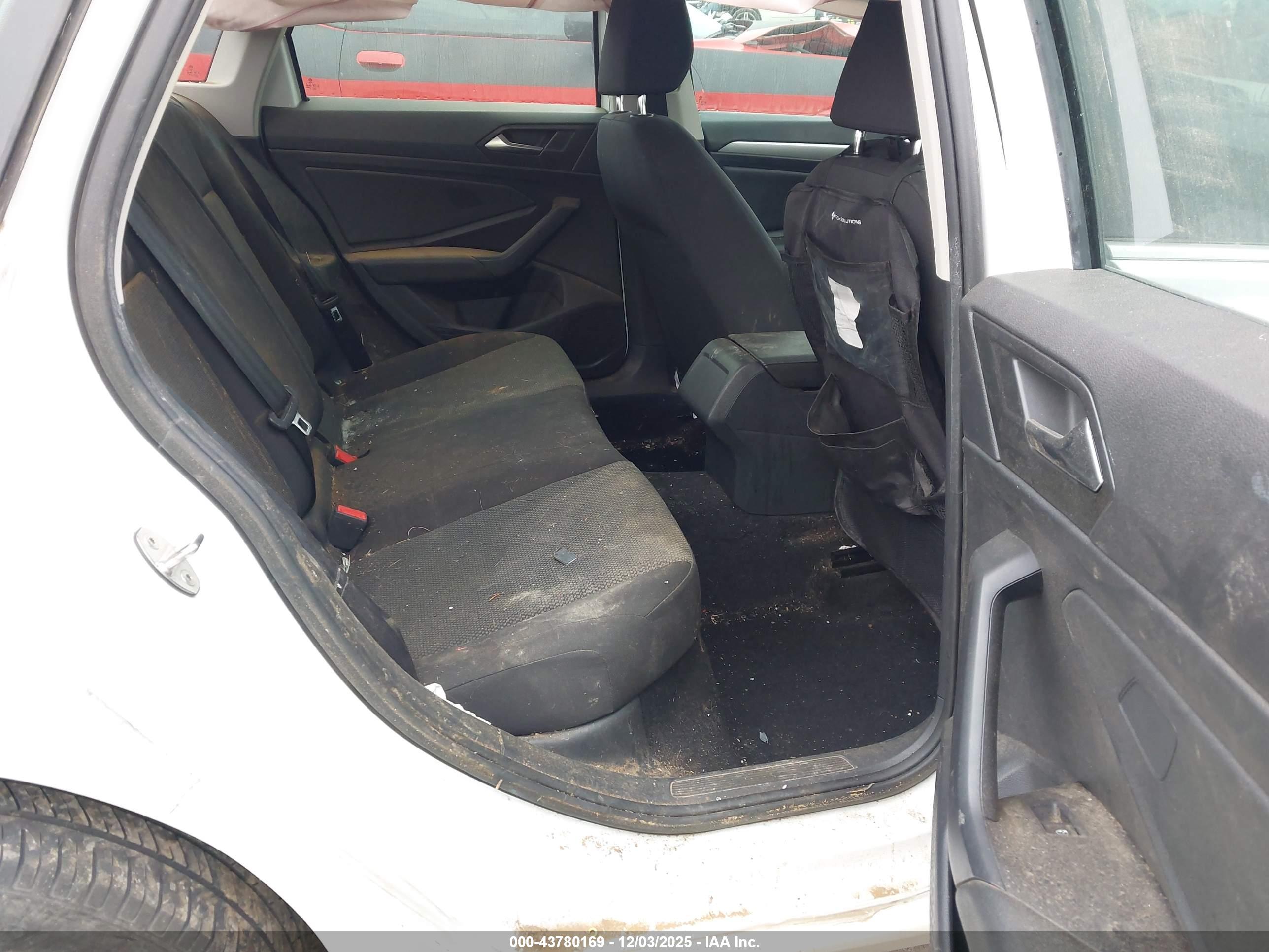 VOLKSWAGEN JETTA image 8