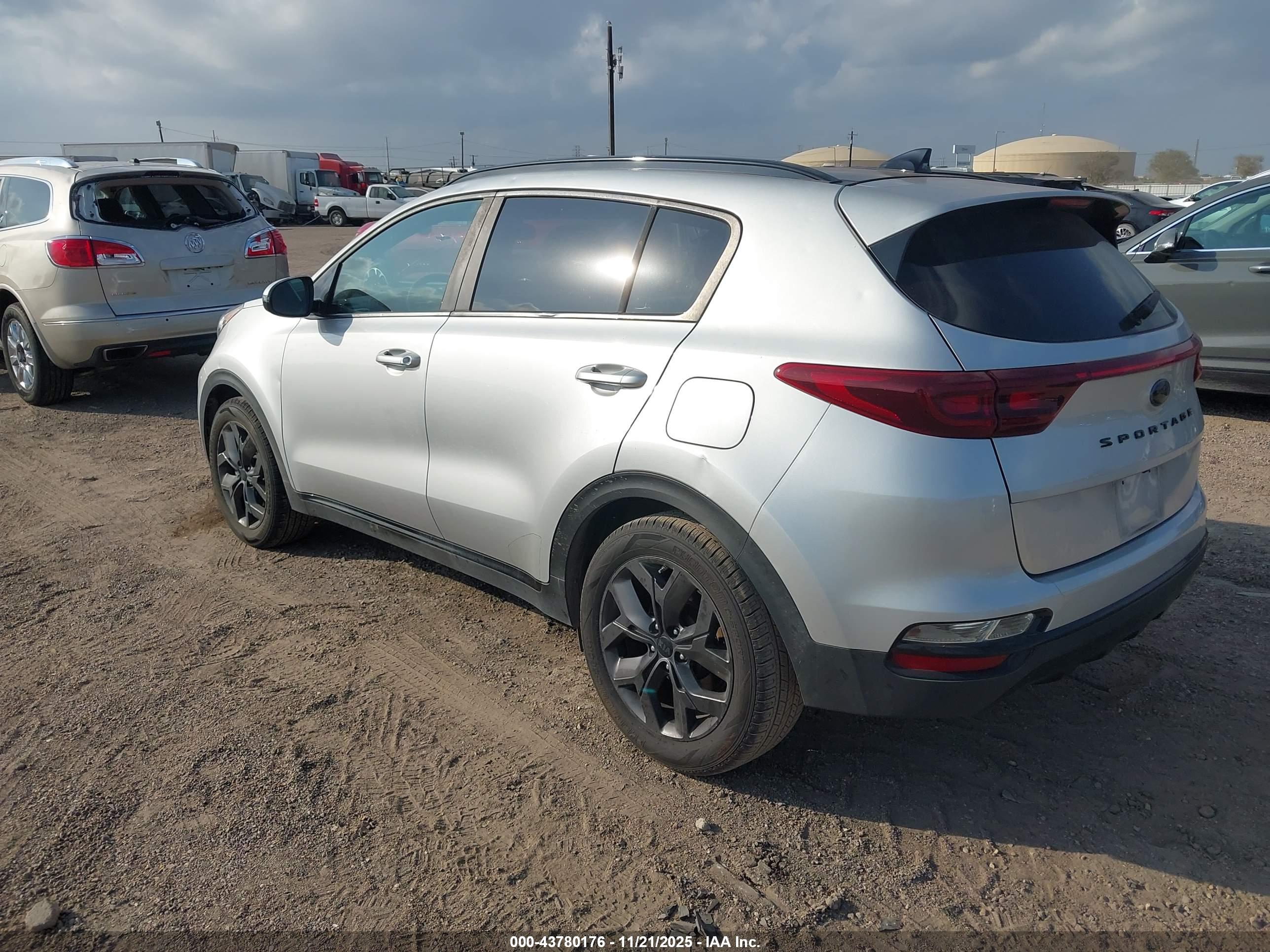 KIA SPORTAGE image 3