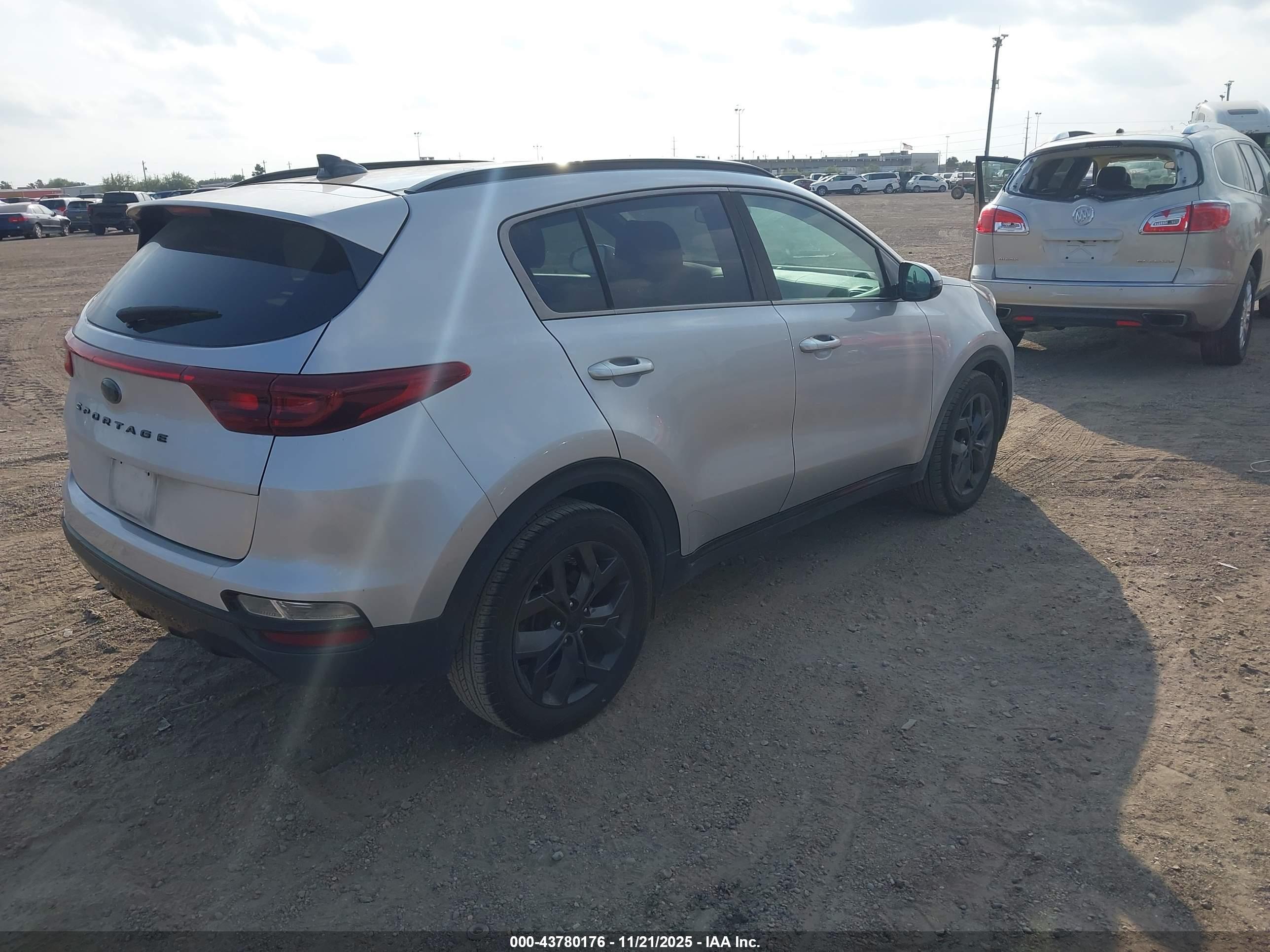 KIA SPORTAGE image 4
