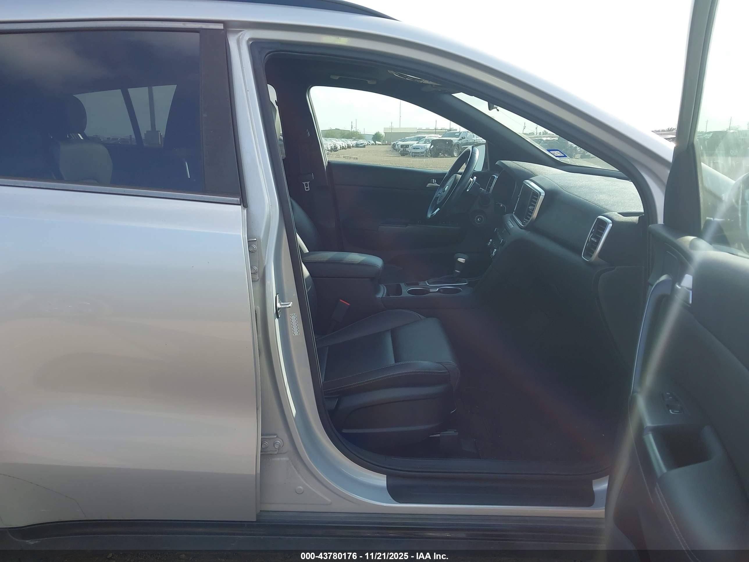 KIA SPORTAGE image 5