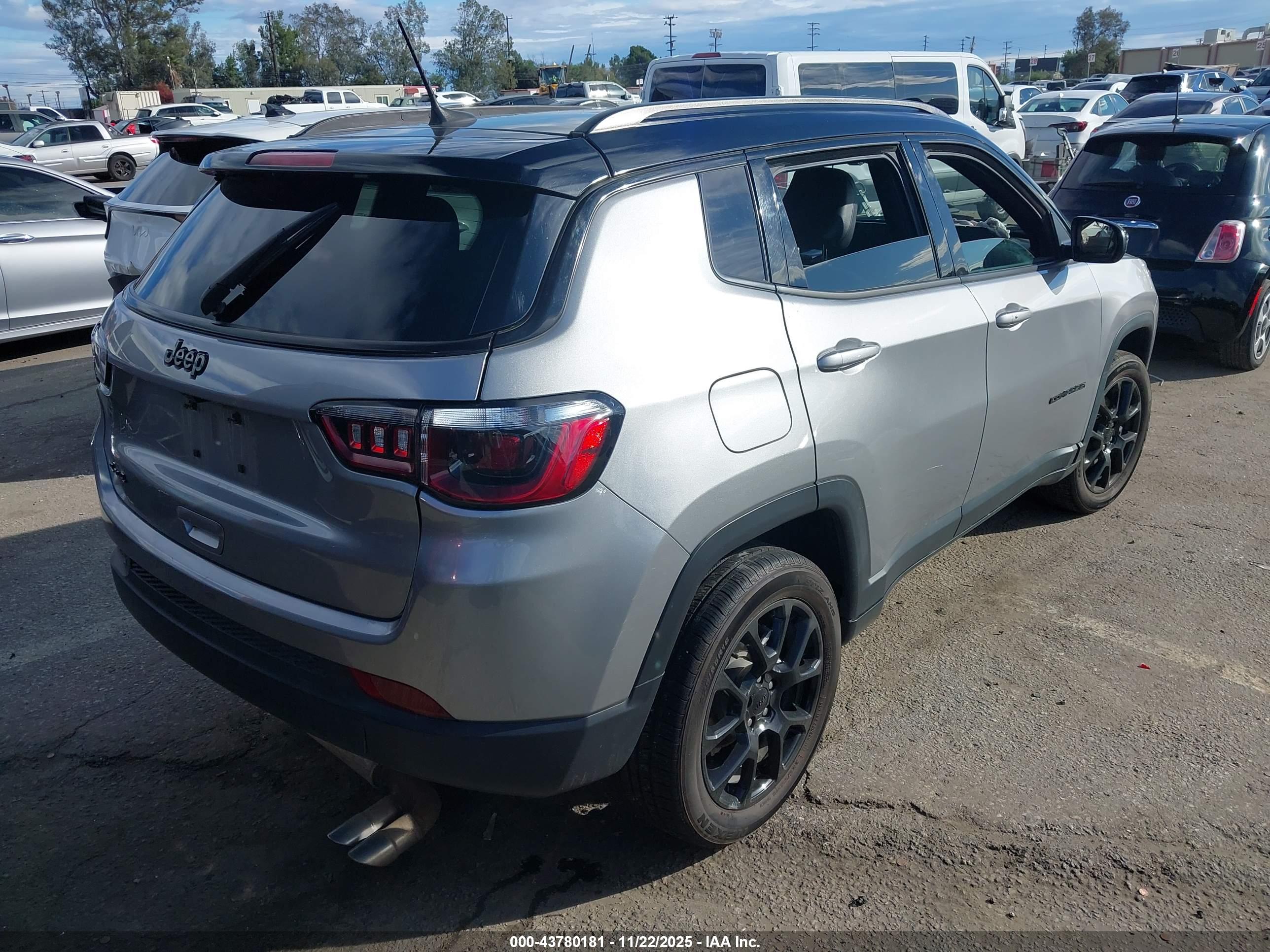 JEEP COMPASS image 4