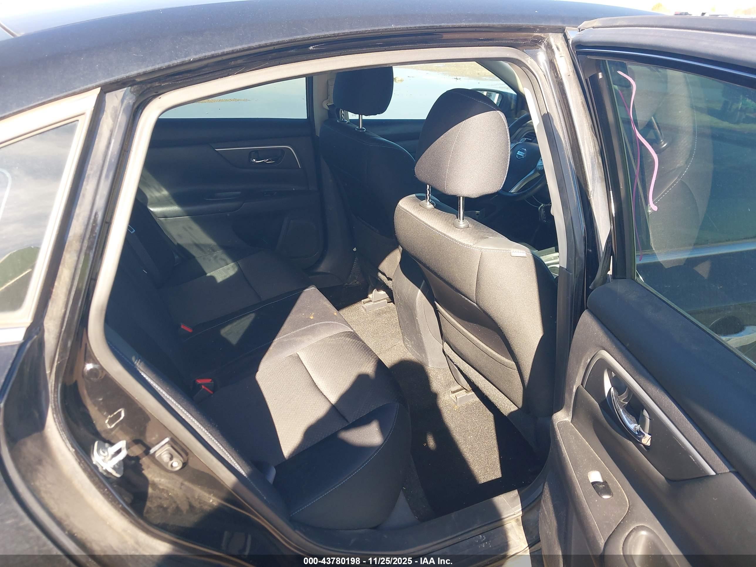 NISSAN ALTIMA image 8