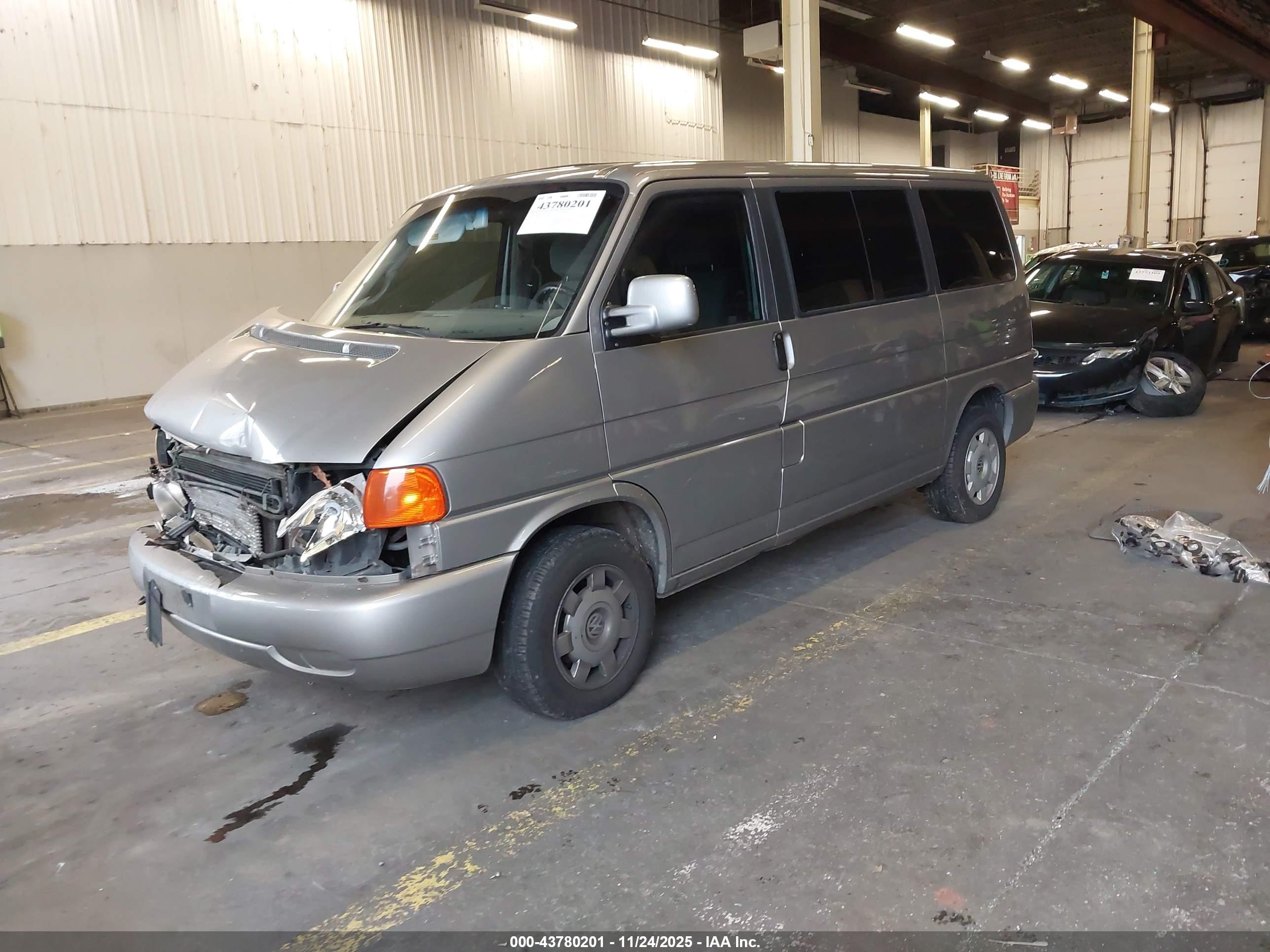VOLKSWAGEN EUROVAN image 2