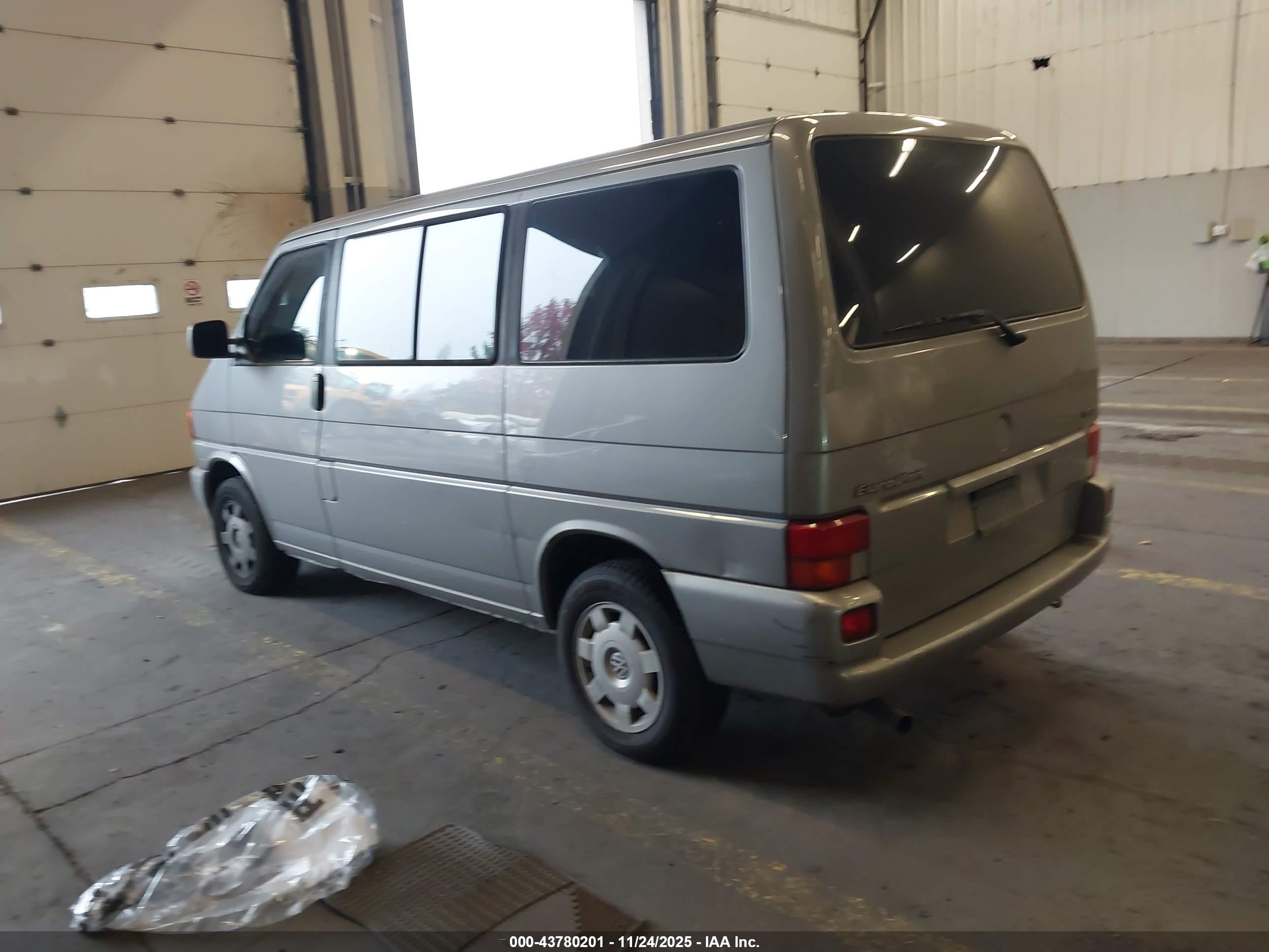 VOLKSWAGEN EUROVAN image 3