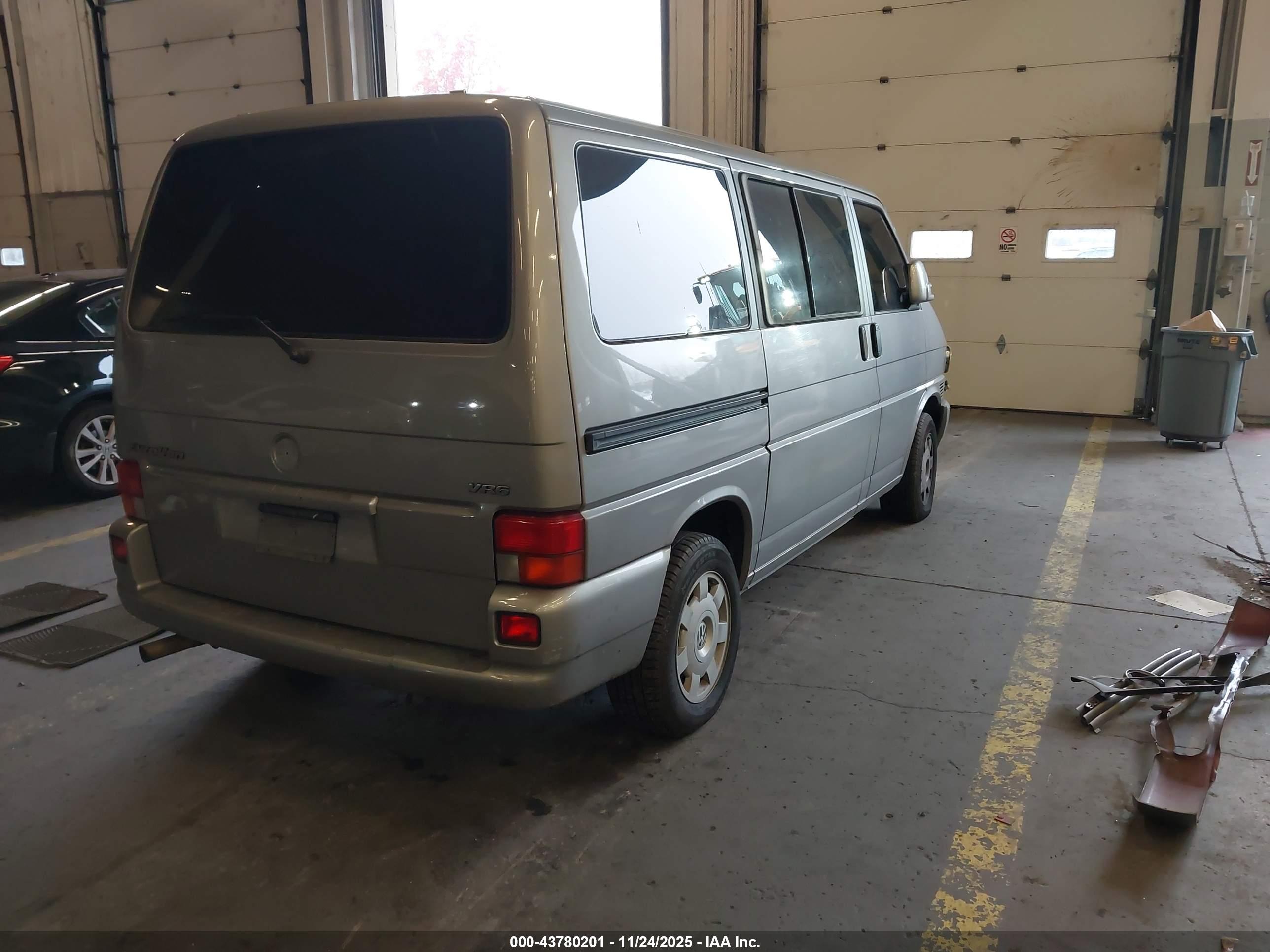 VOLKSWAGEN EUROVAN image 4