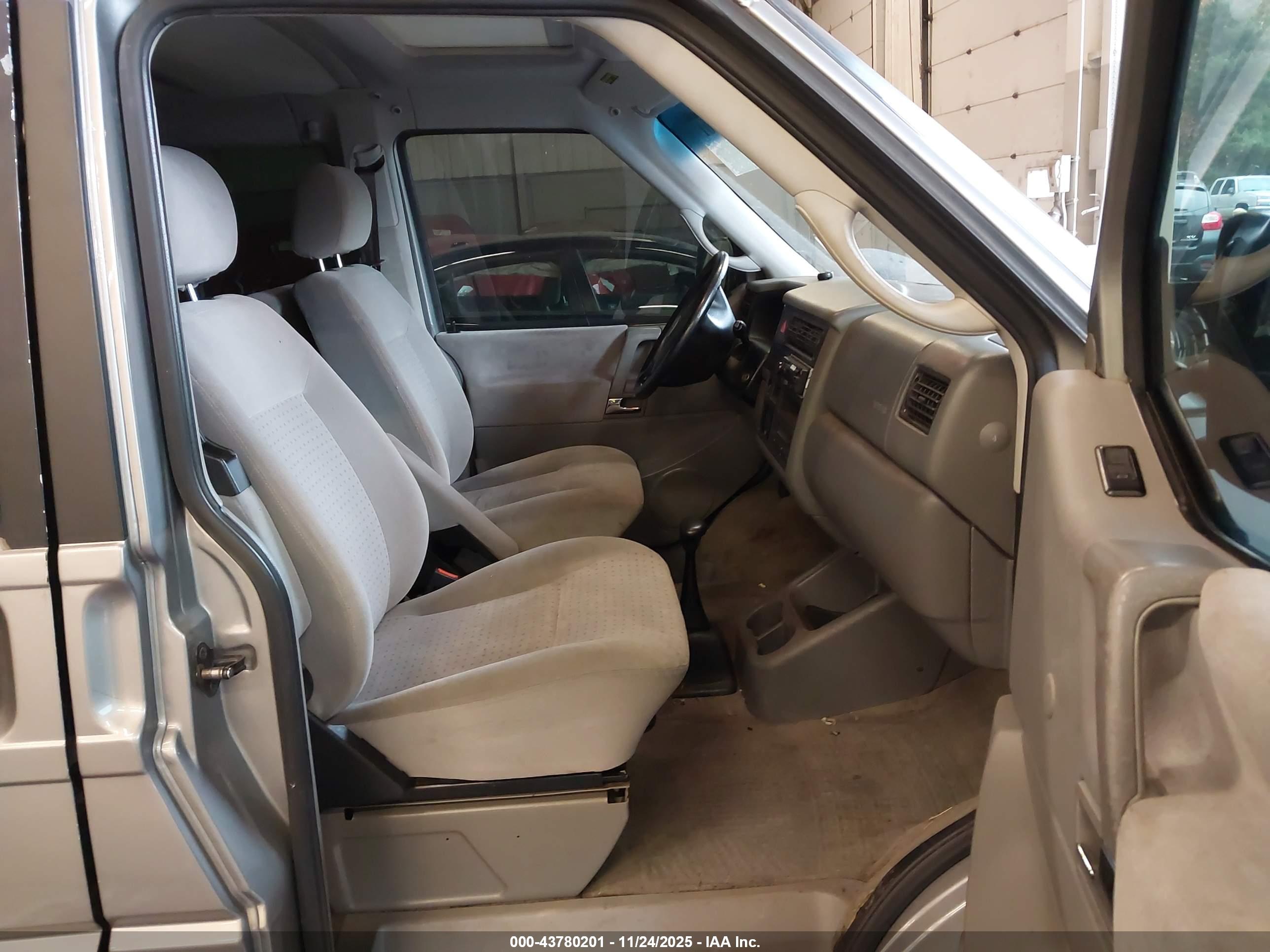 VOLKSWAGEN EUROVAN image 5
