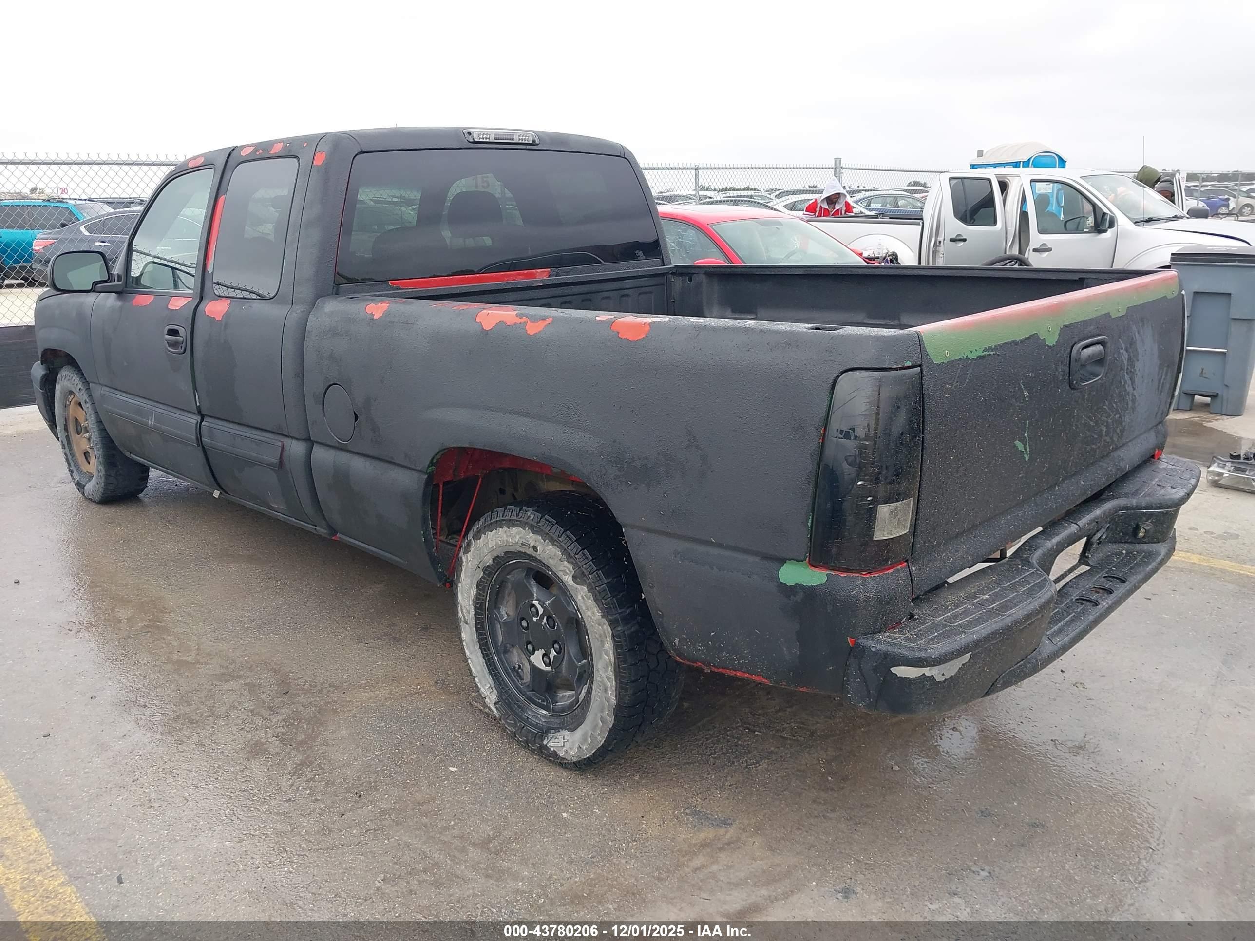 CHEVROLET SILVERADO image 3