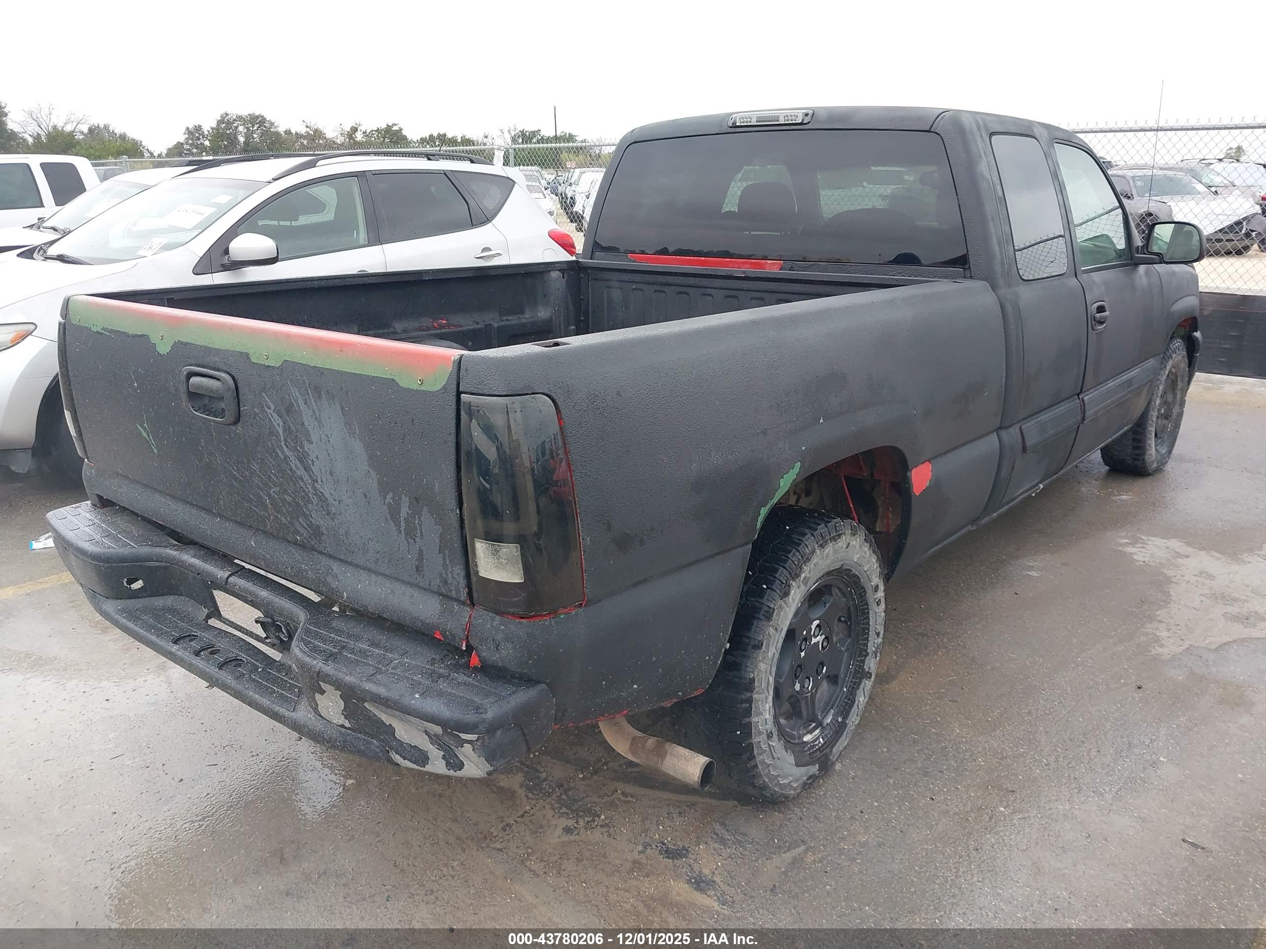 CHEVROLET SILVERADO image 4