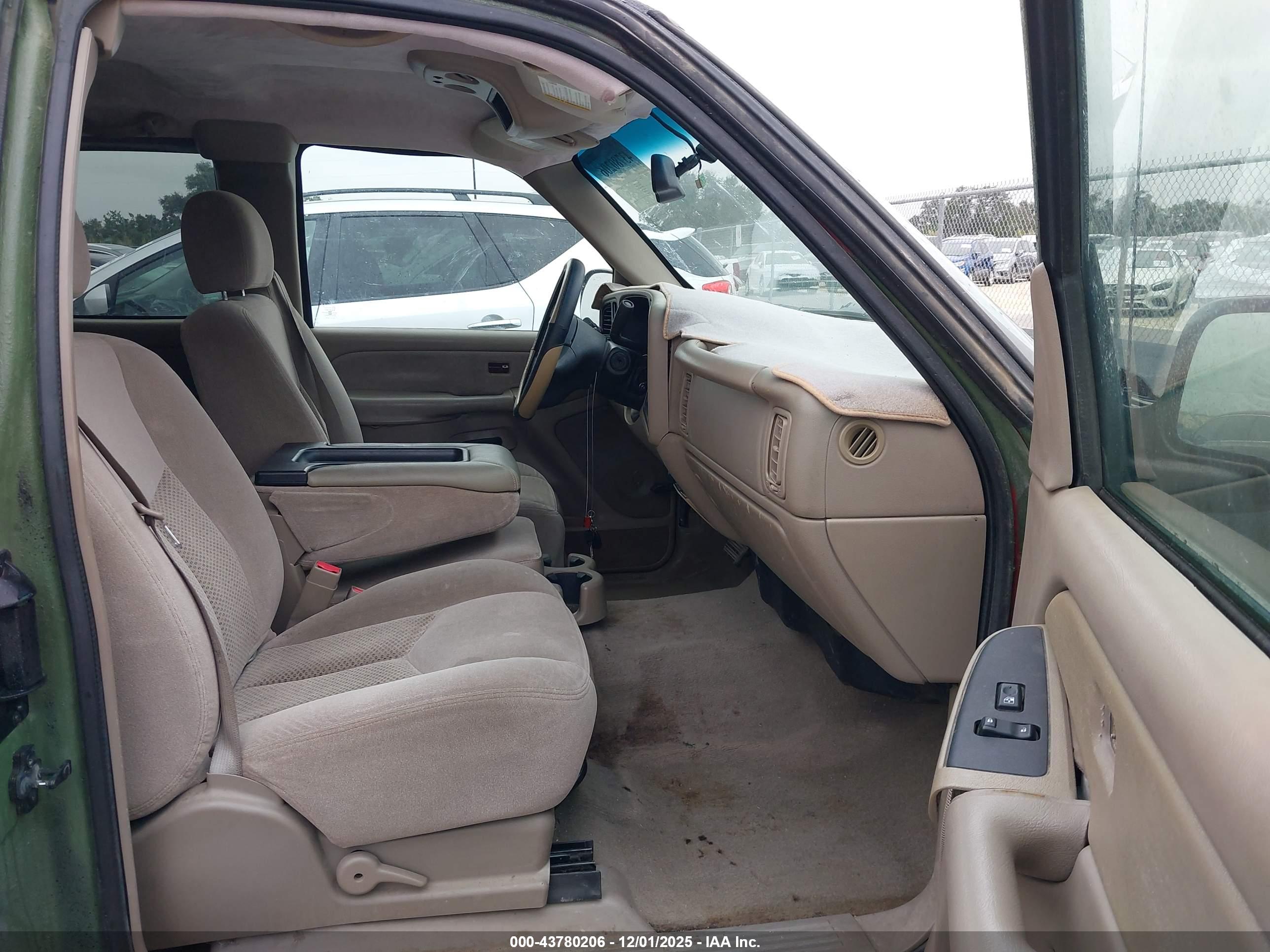 CHEVROLET SILVERADO image 5