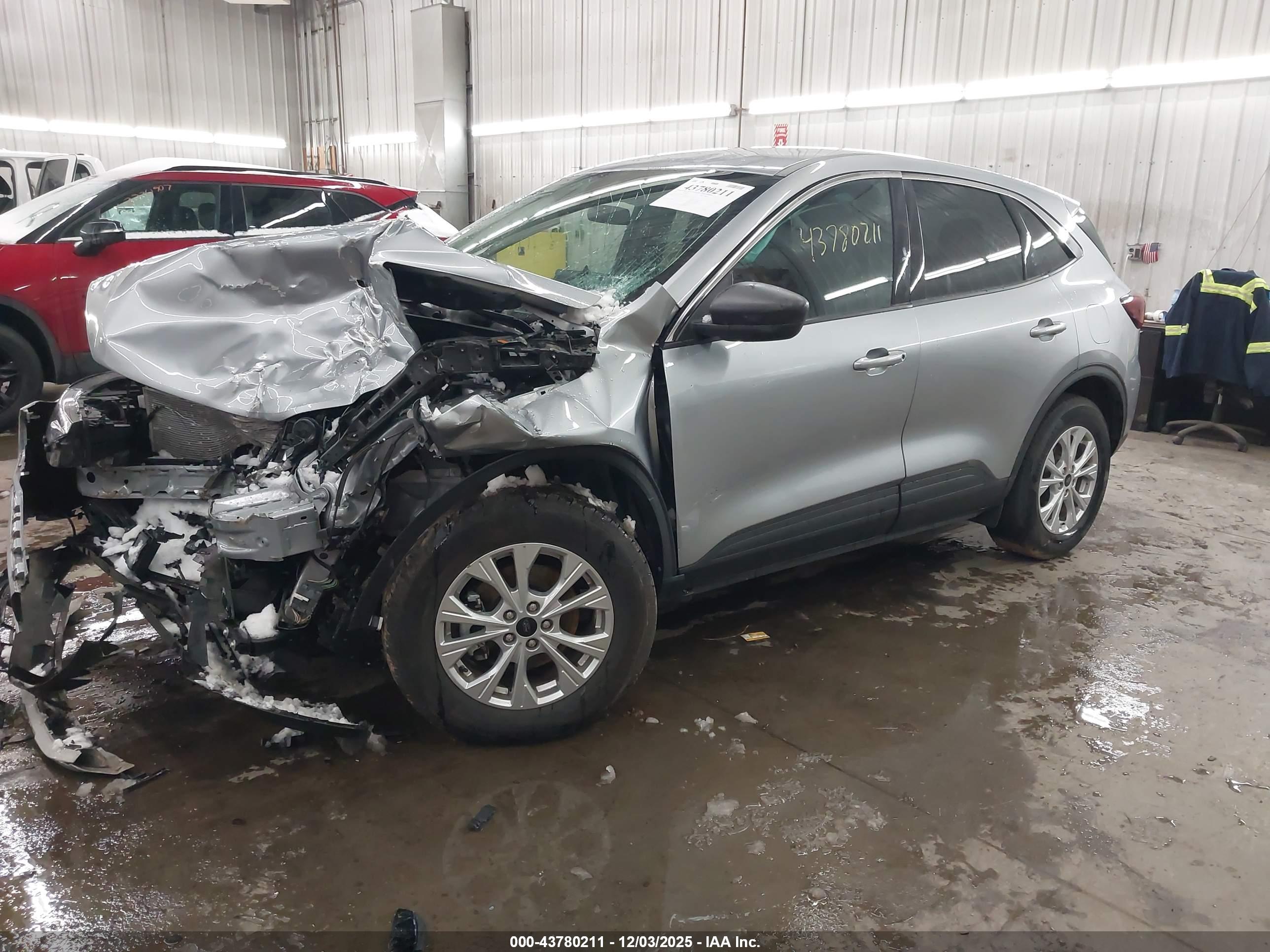 FORD ESCAPE image 2
