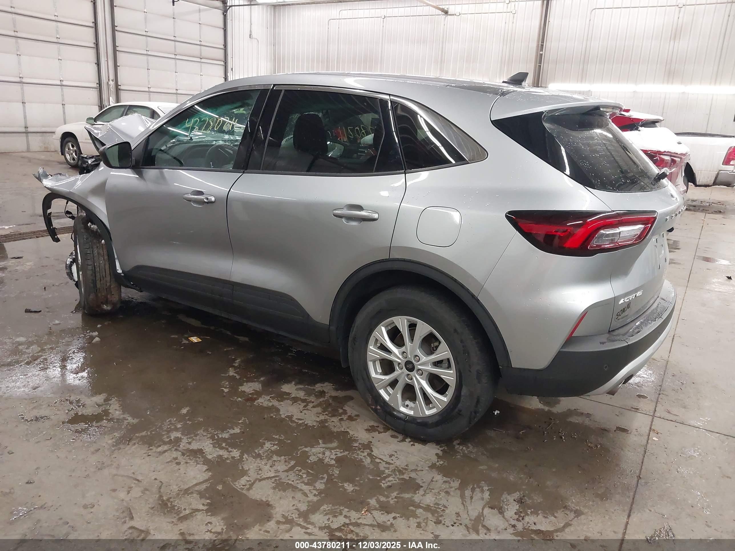 FORD ESCAPE image 3