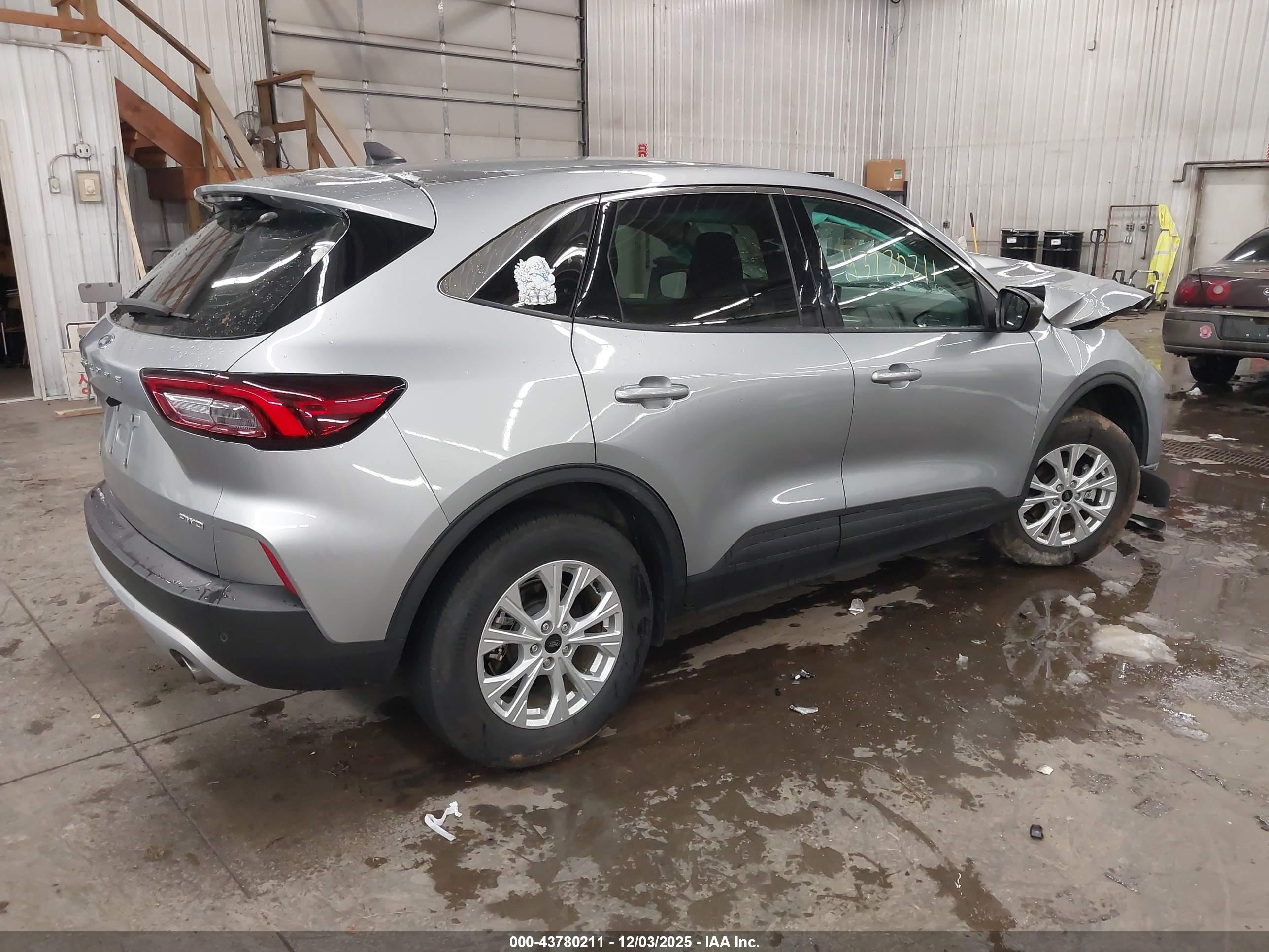 FORD ESCAPE image 4