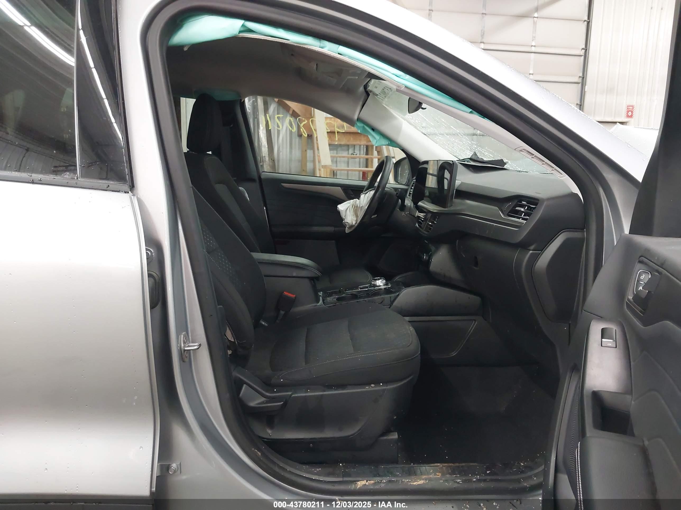 FORD ESCAPE image 5