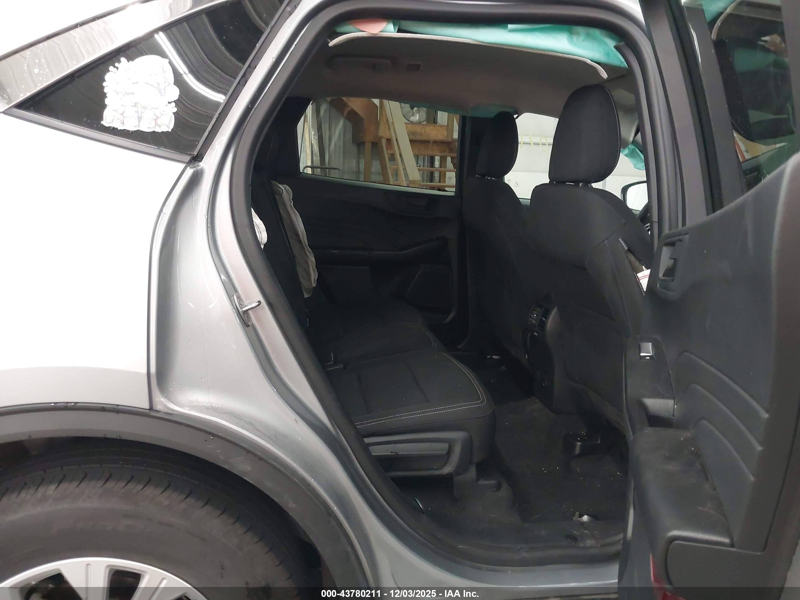 FORD ESCAPE image 8