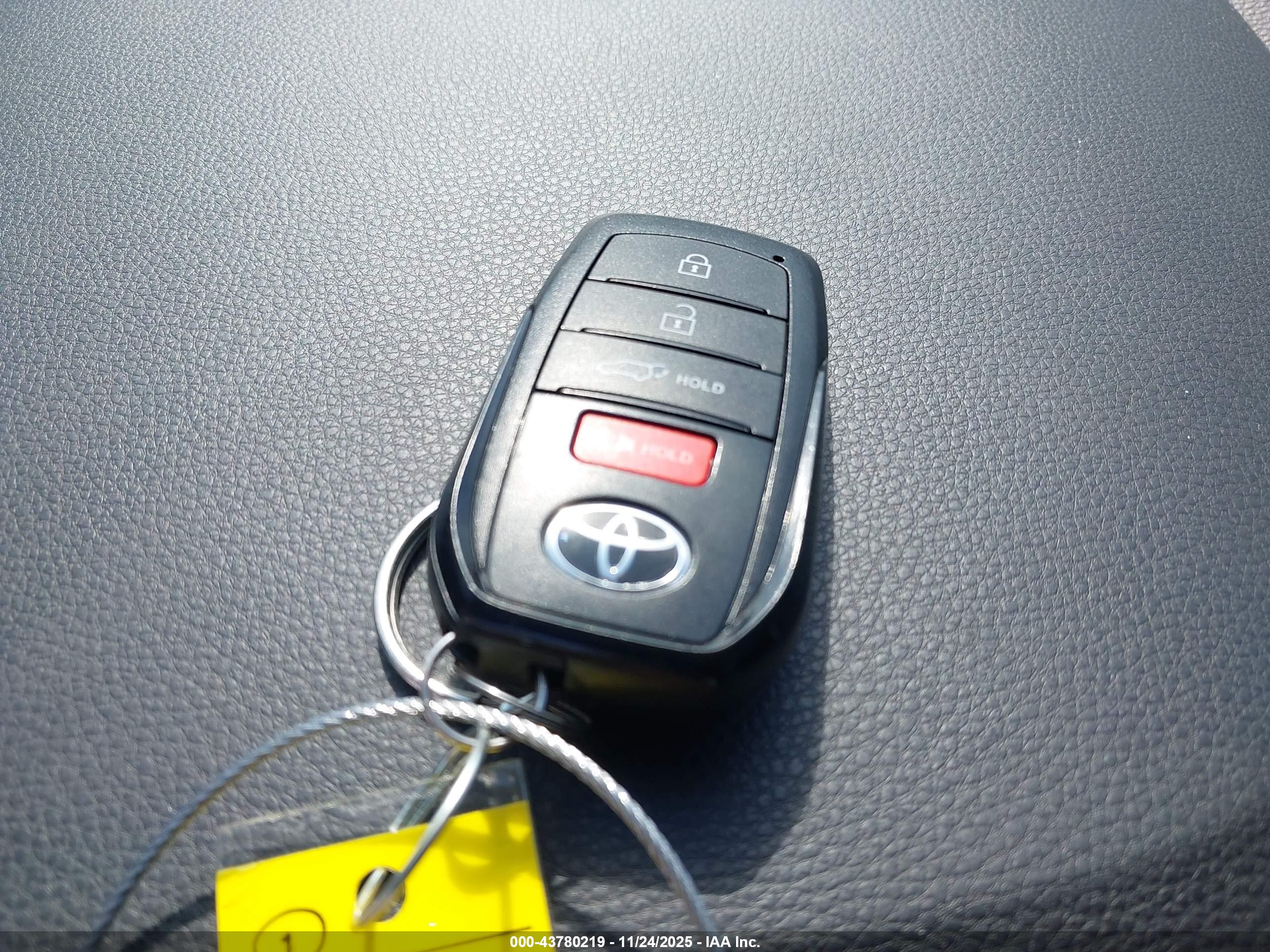 TOYOTA COROLLA image 11