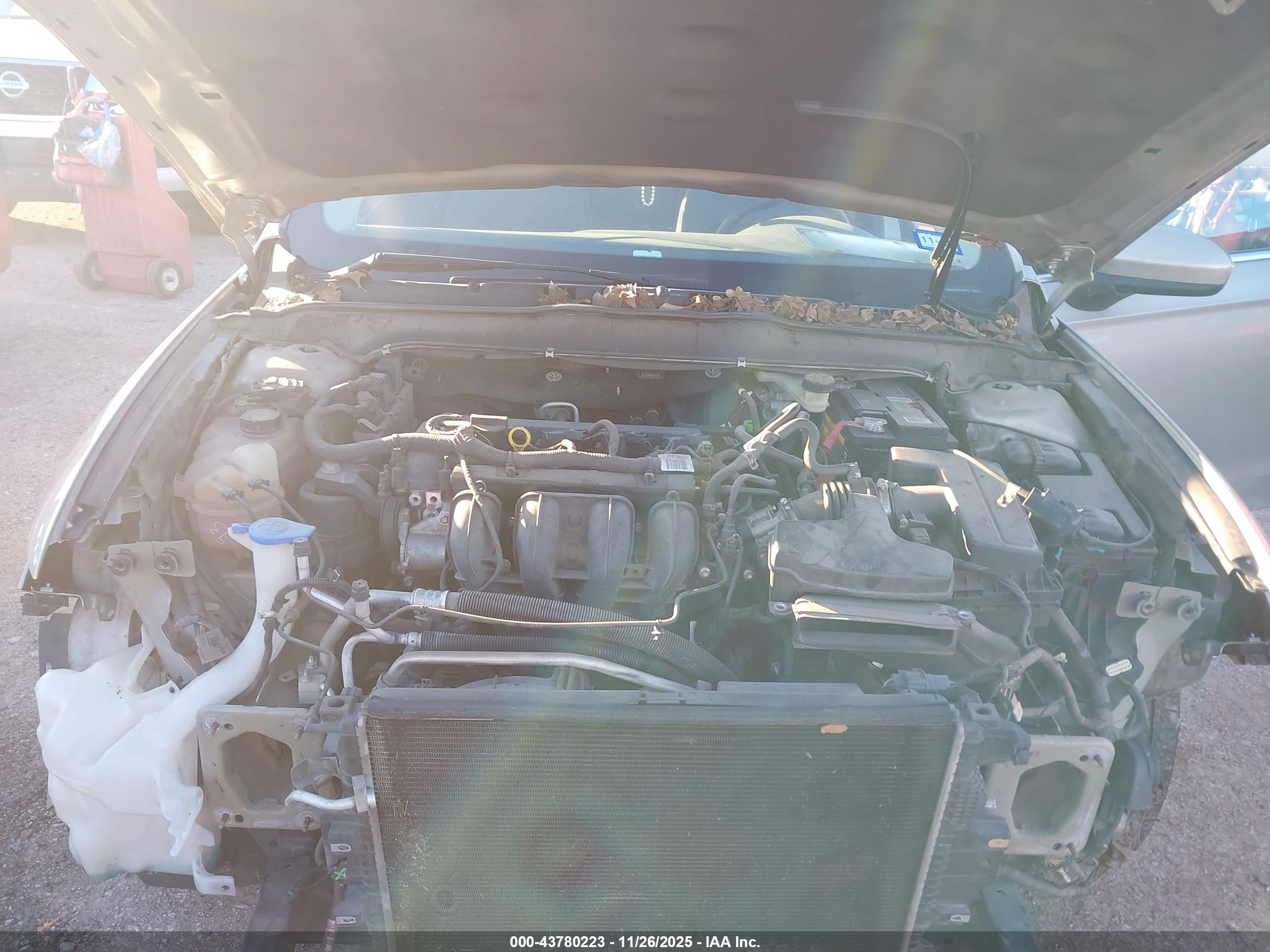 FORD FUSION image 10