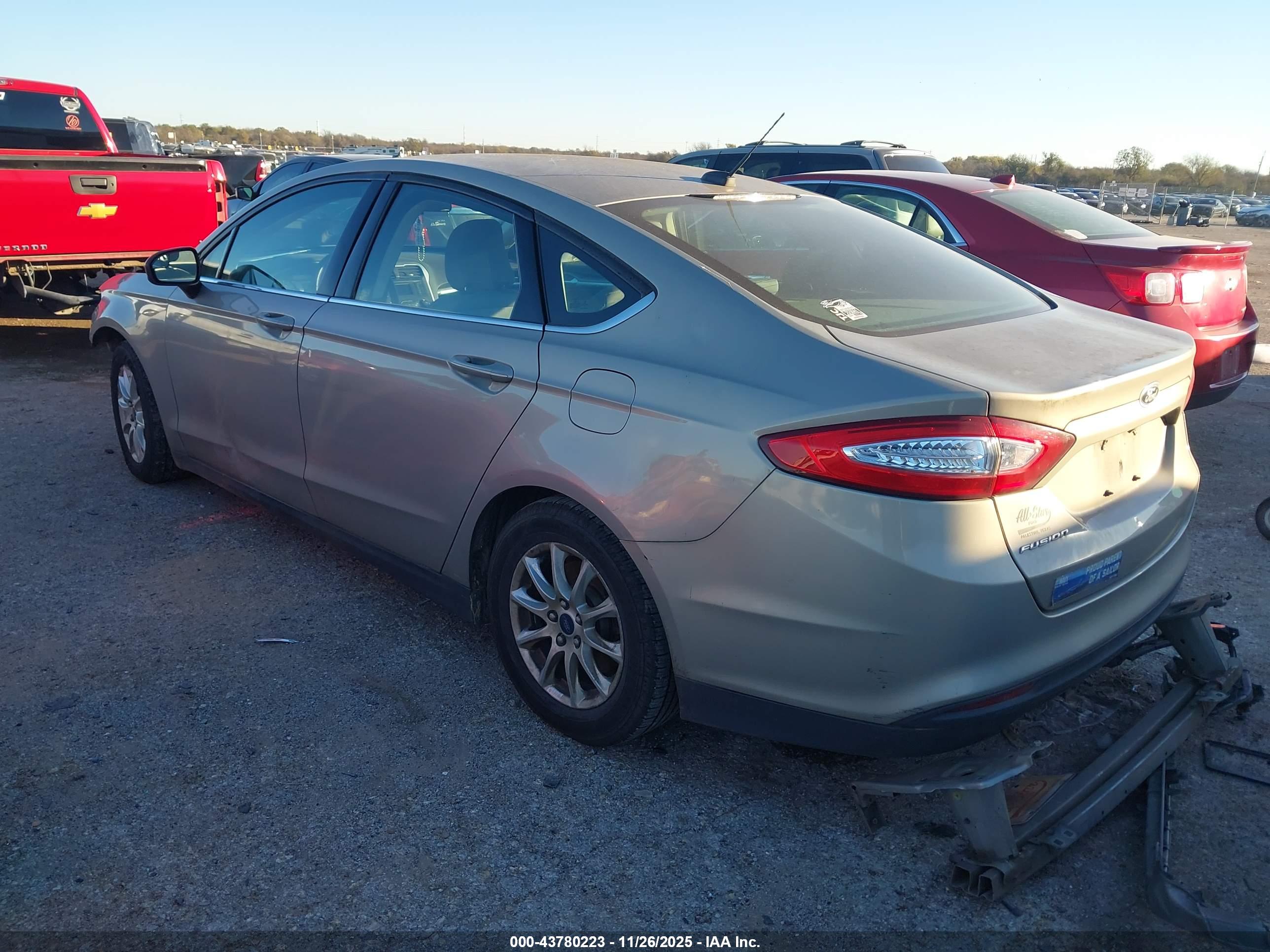 FORD FUSION image 3