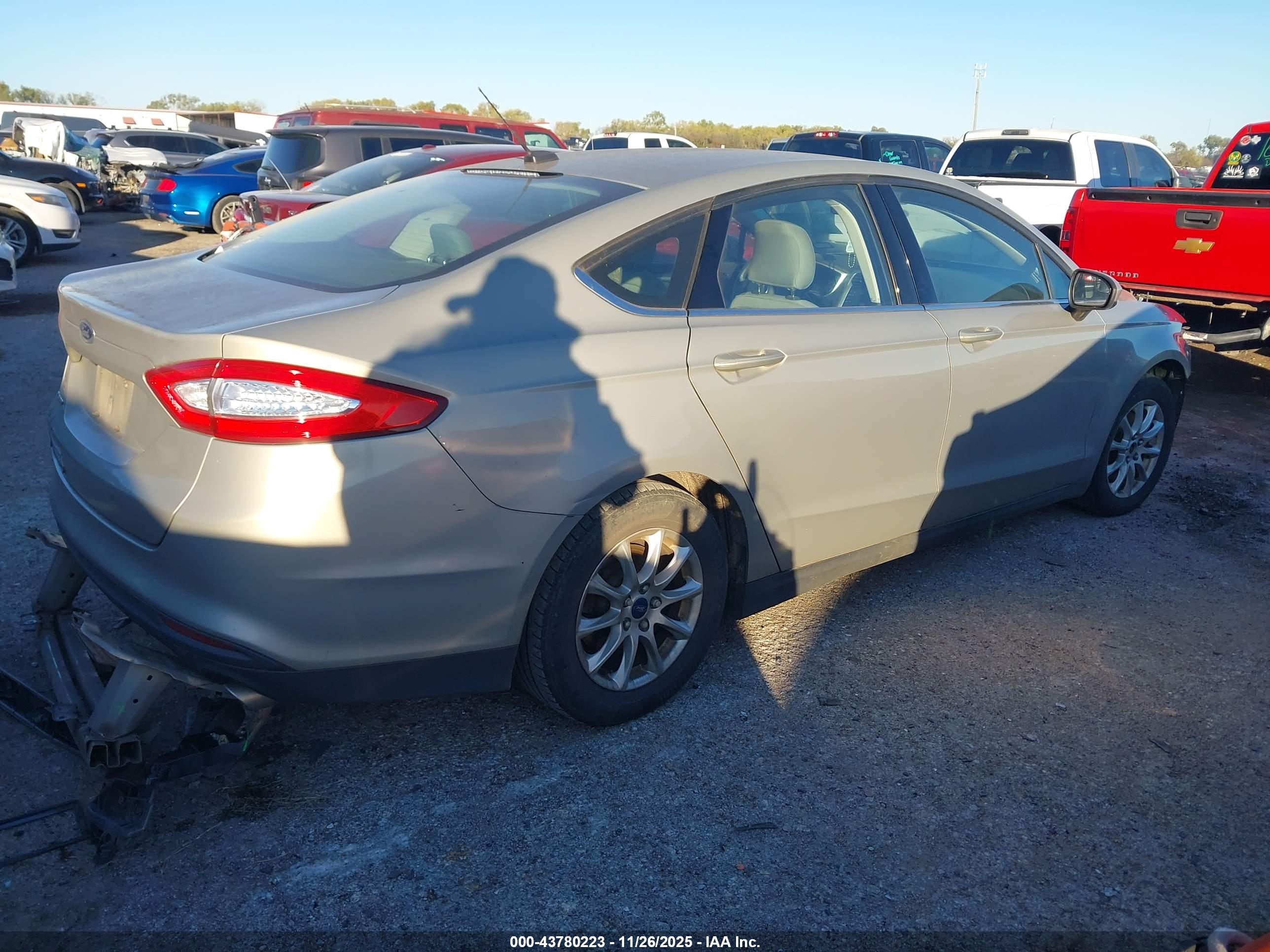 FORD FUSION image 4