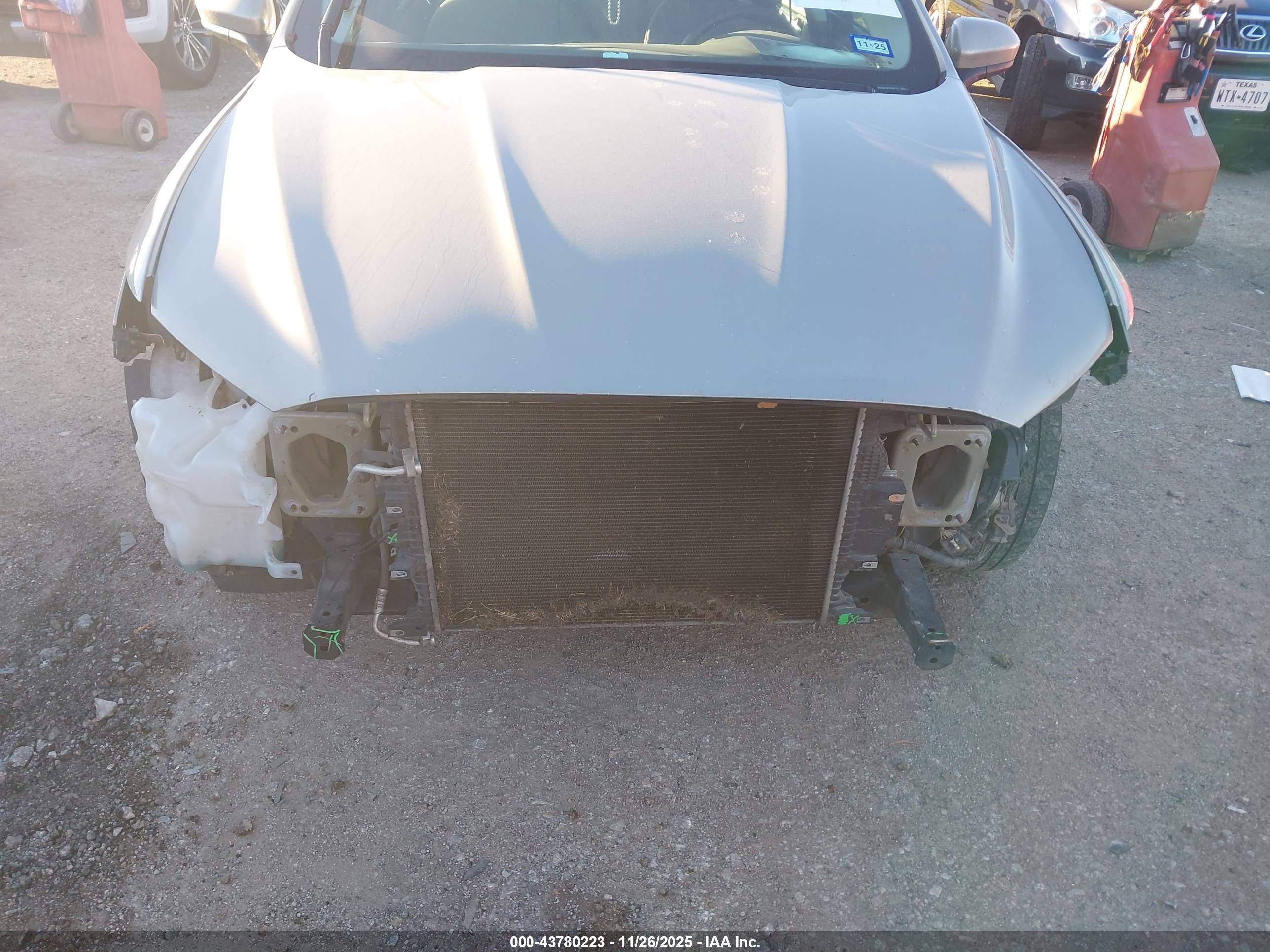 FORD FUSION image 6