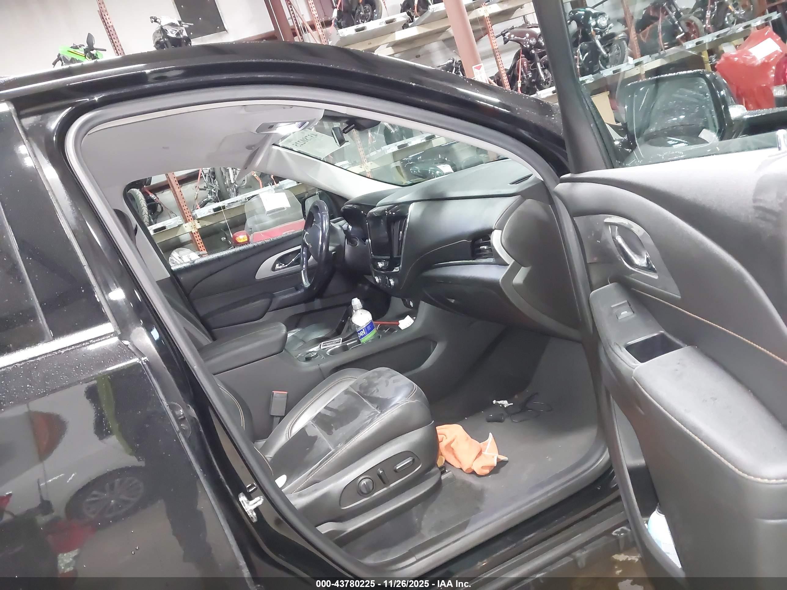 CHEVROLET TRAVERSE image 5