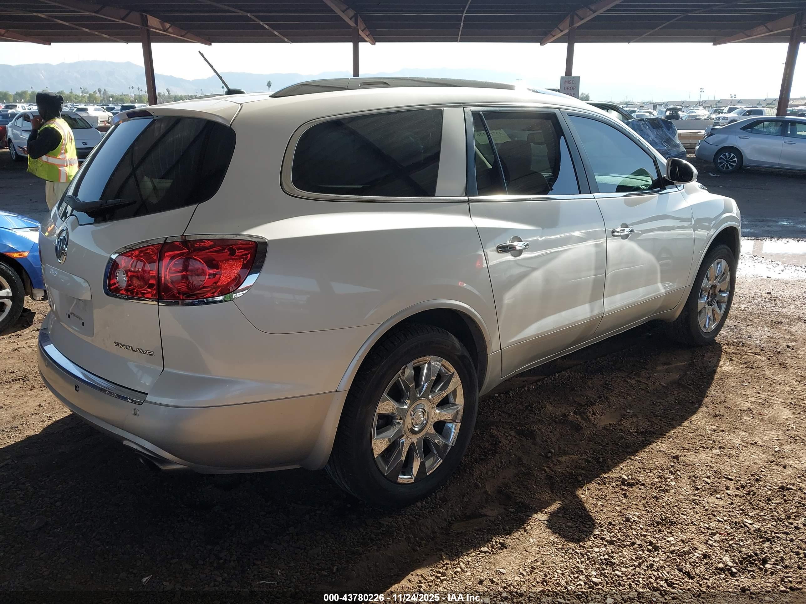 BUICK ENCLAVE image 4