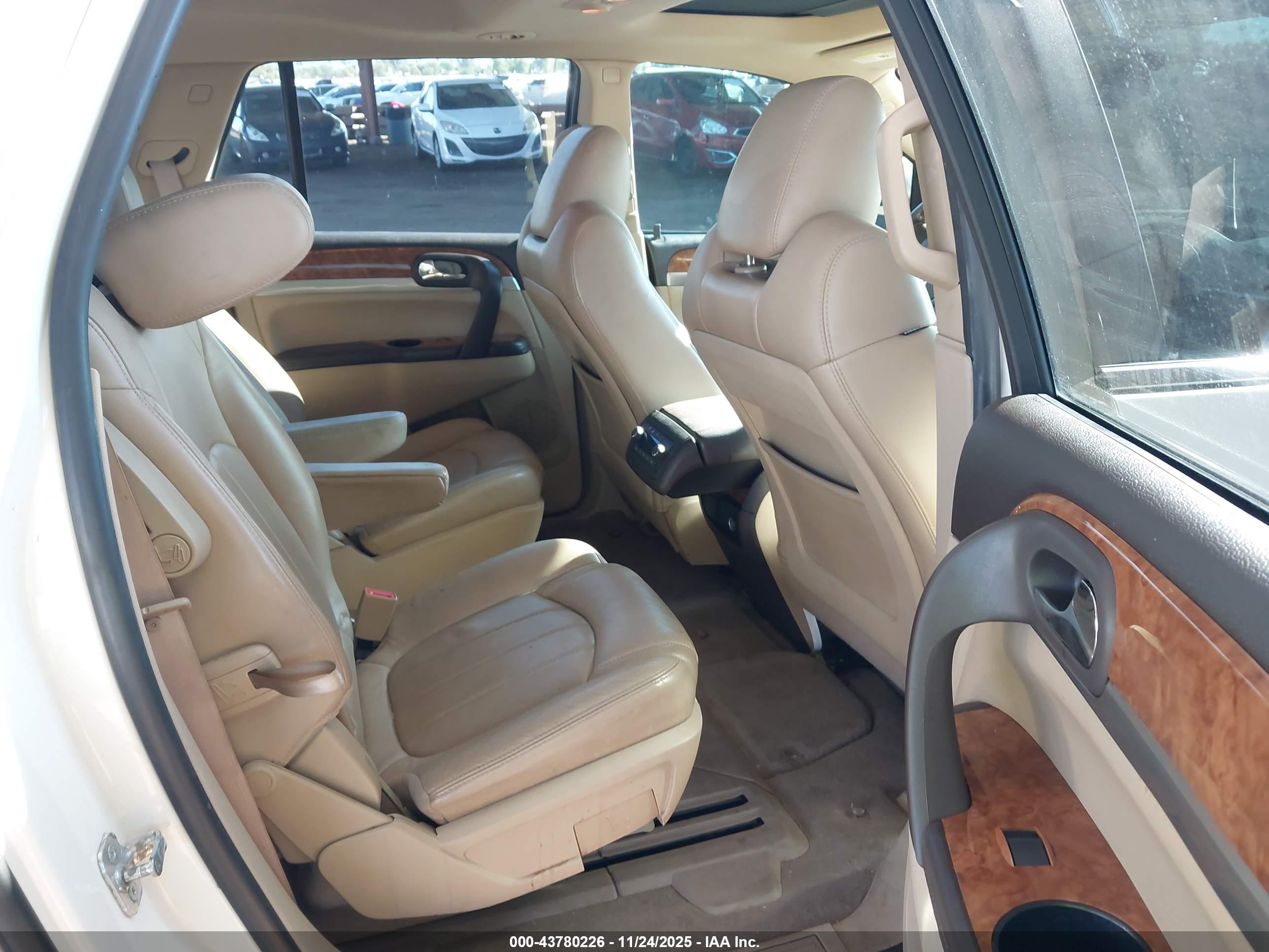 BUICK ENCLAVE image 8