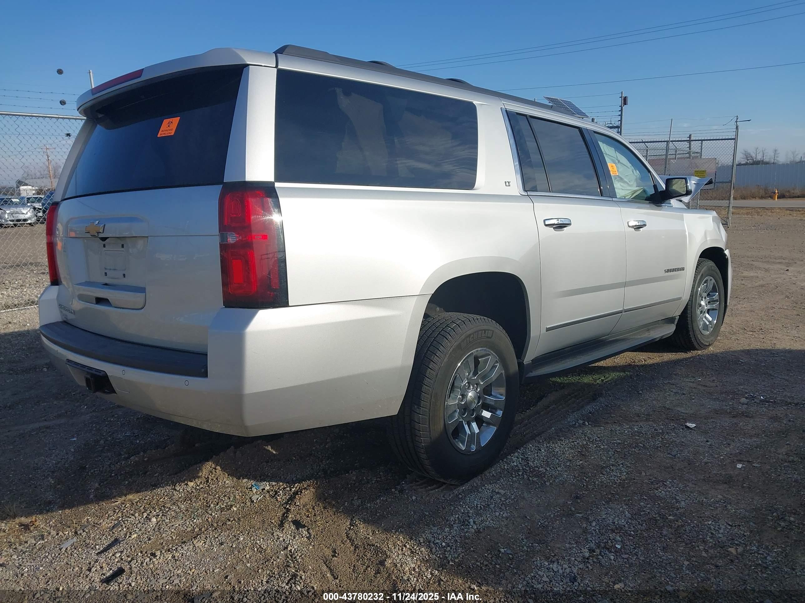CHEVROLET SUBURBAN image 4