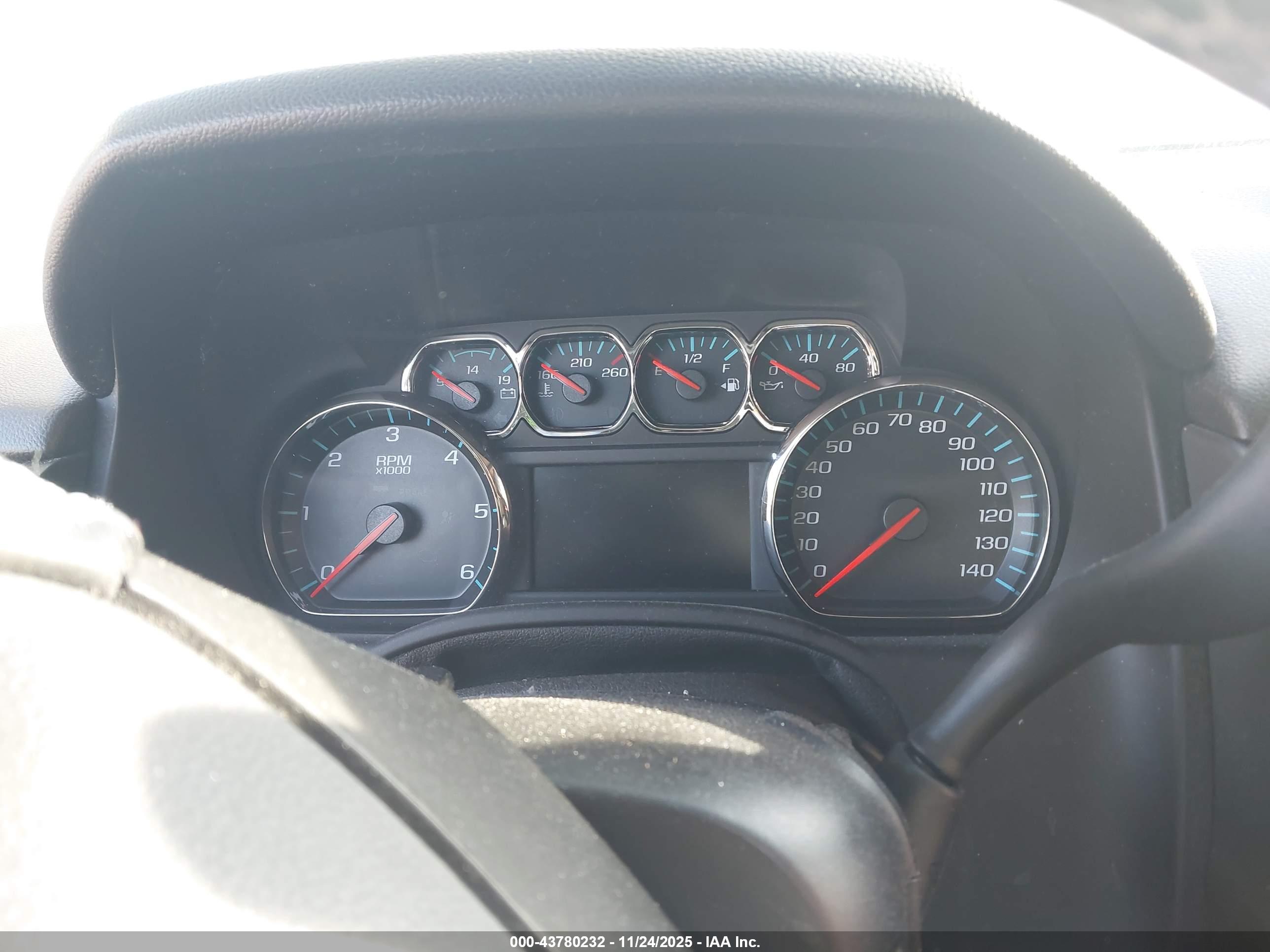 CHEVROLET SUBURBAN image 7