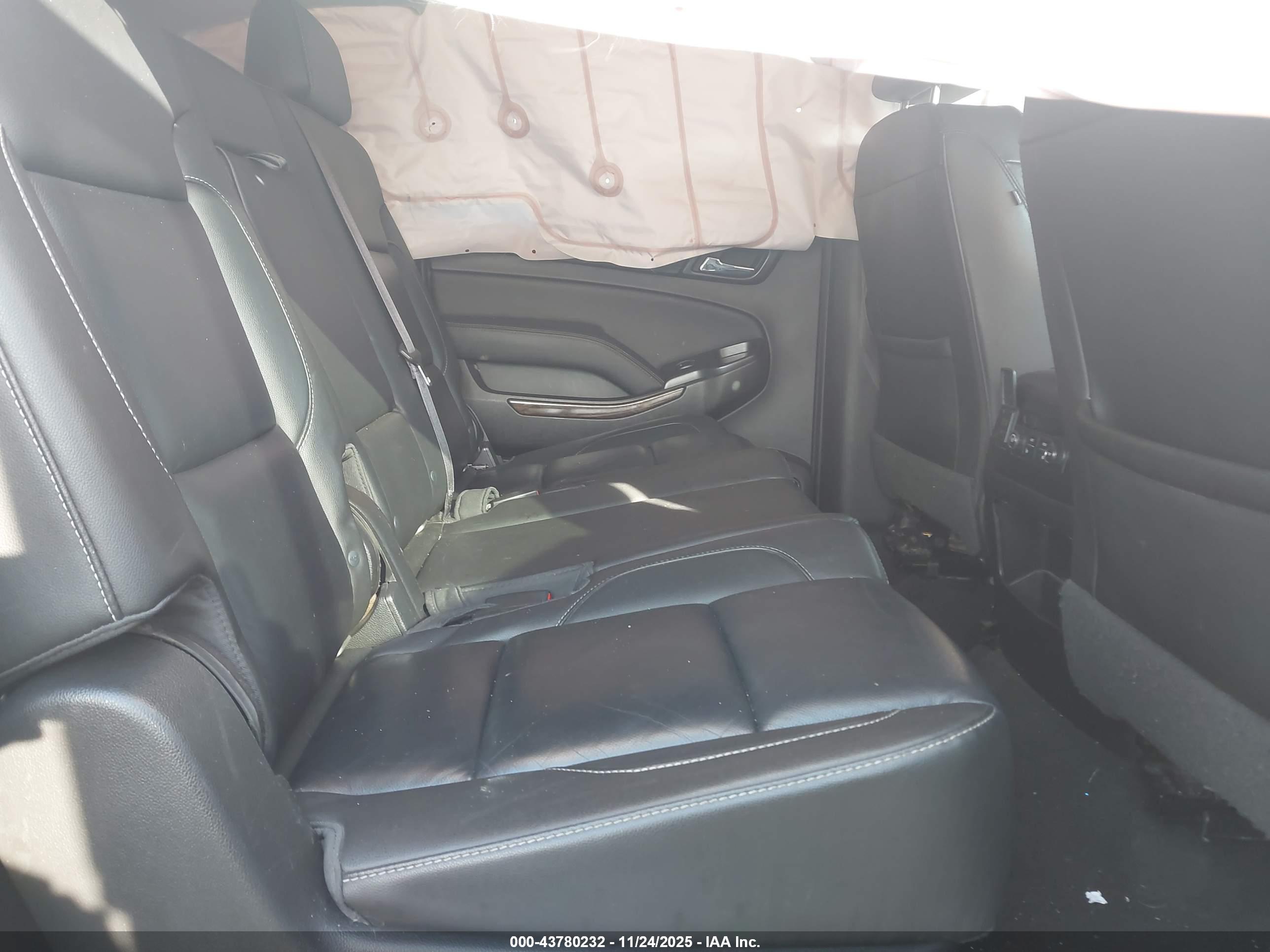 CHEVROLET SUBURBAN image 8