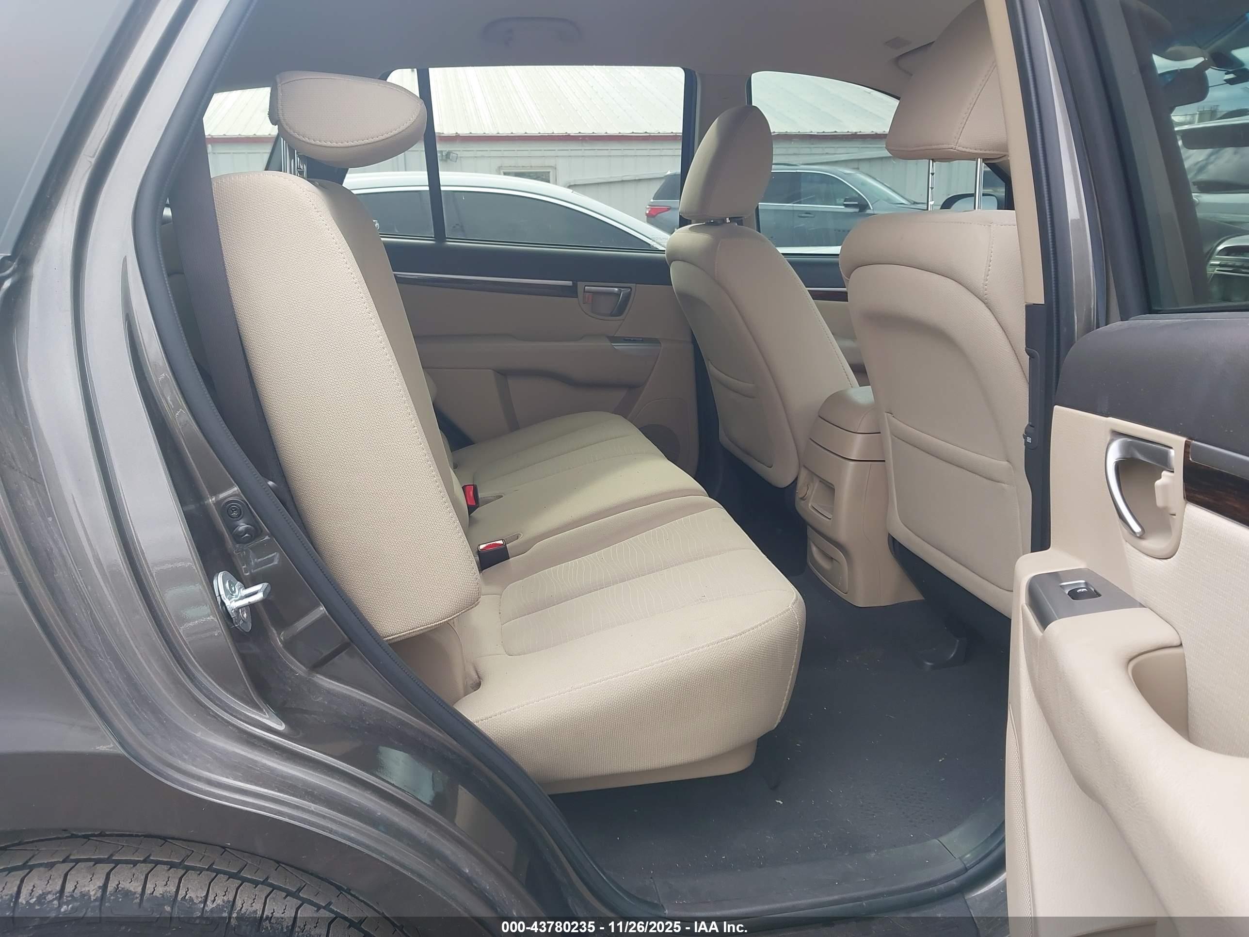 HYUNDAI SANTA image 8