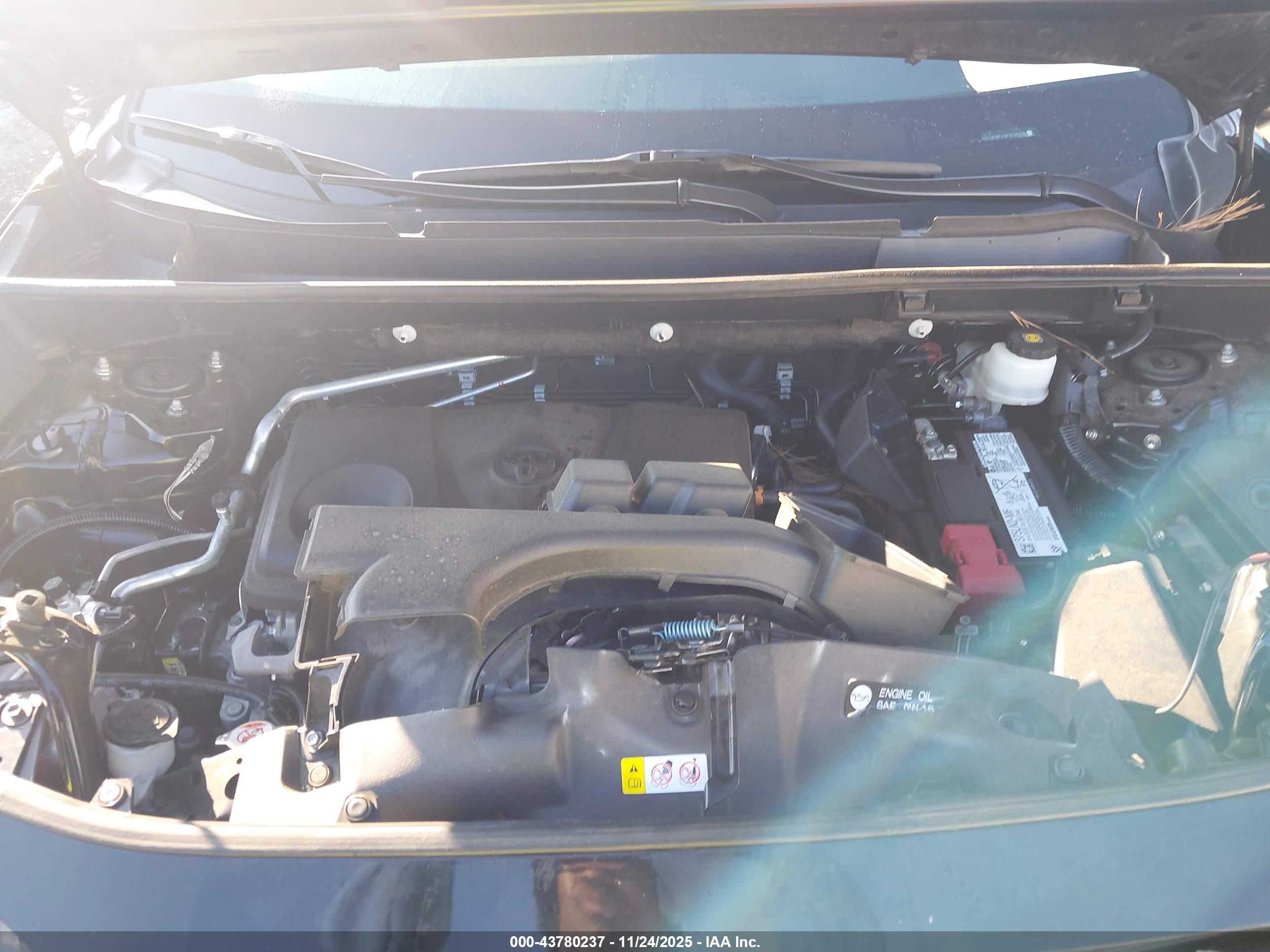 TOYOTA RAV4 image 10