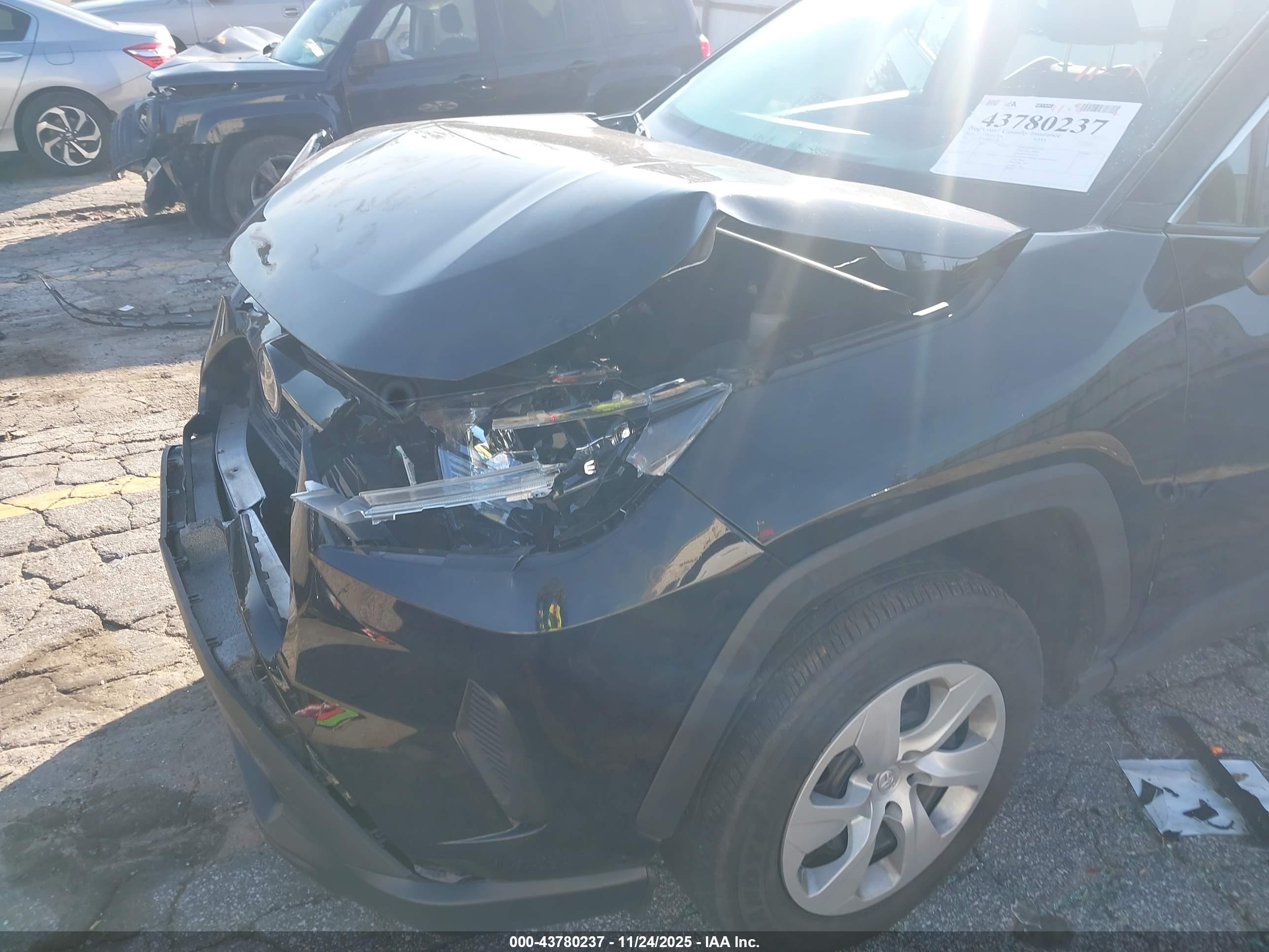 TOYOTA RAV4 image 6