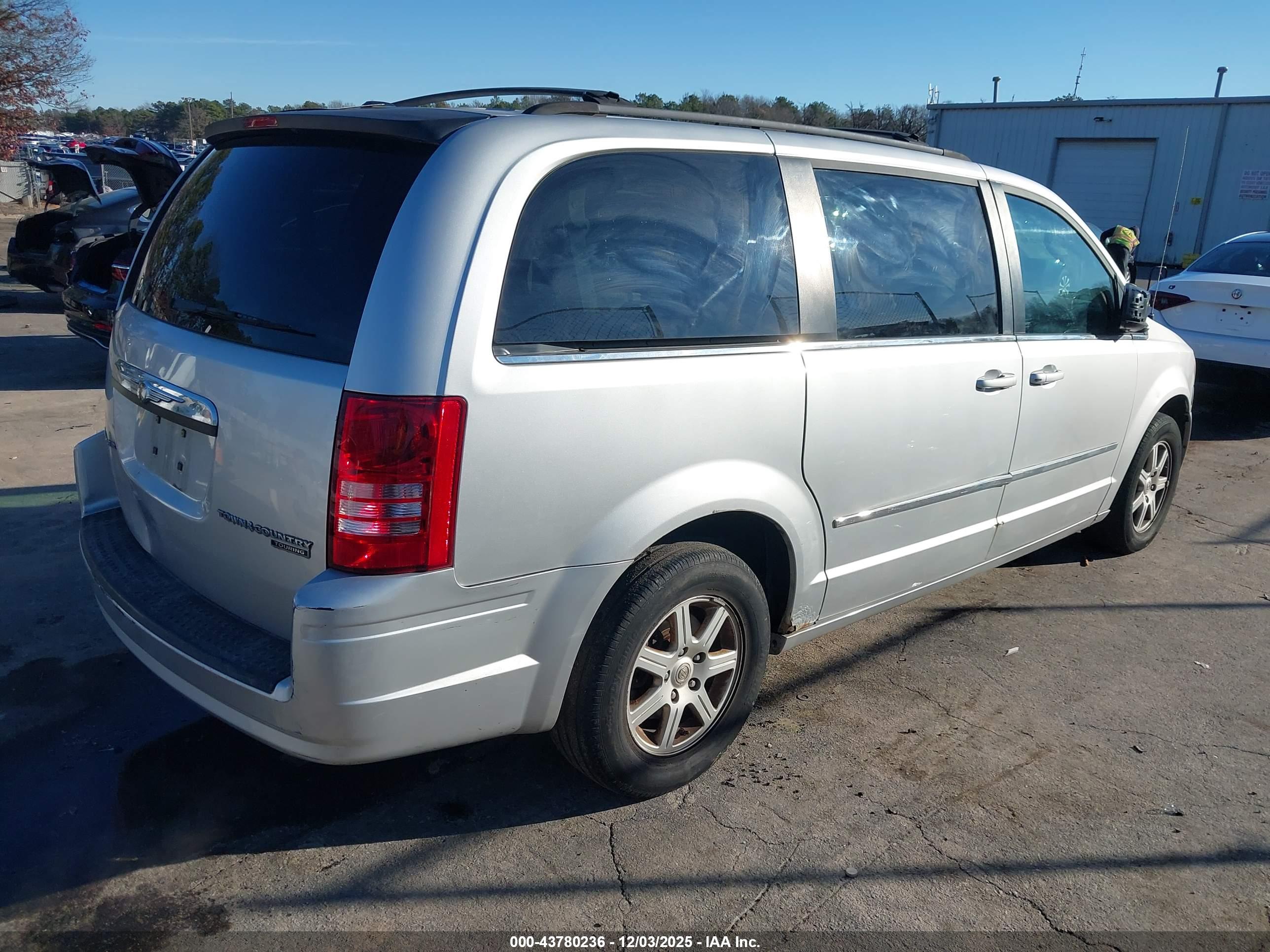 CHRYSLER TOWN image 4