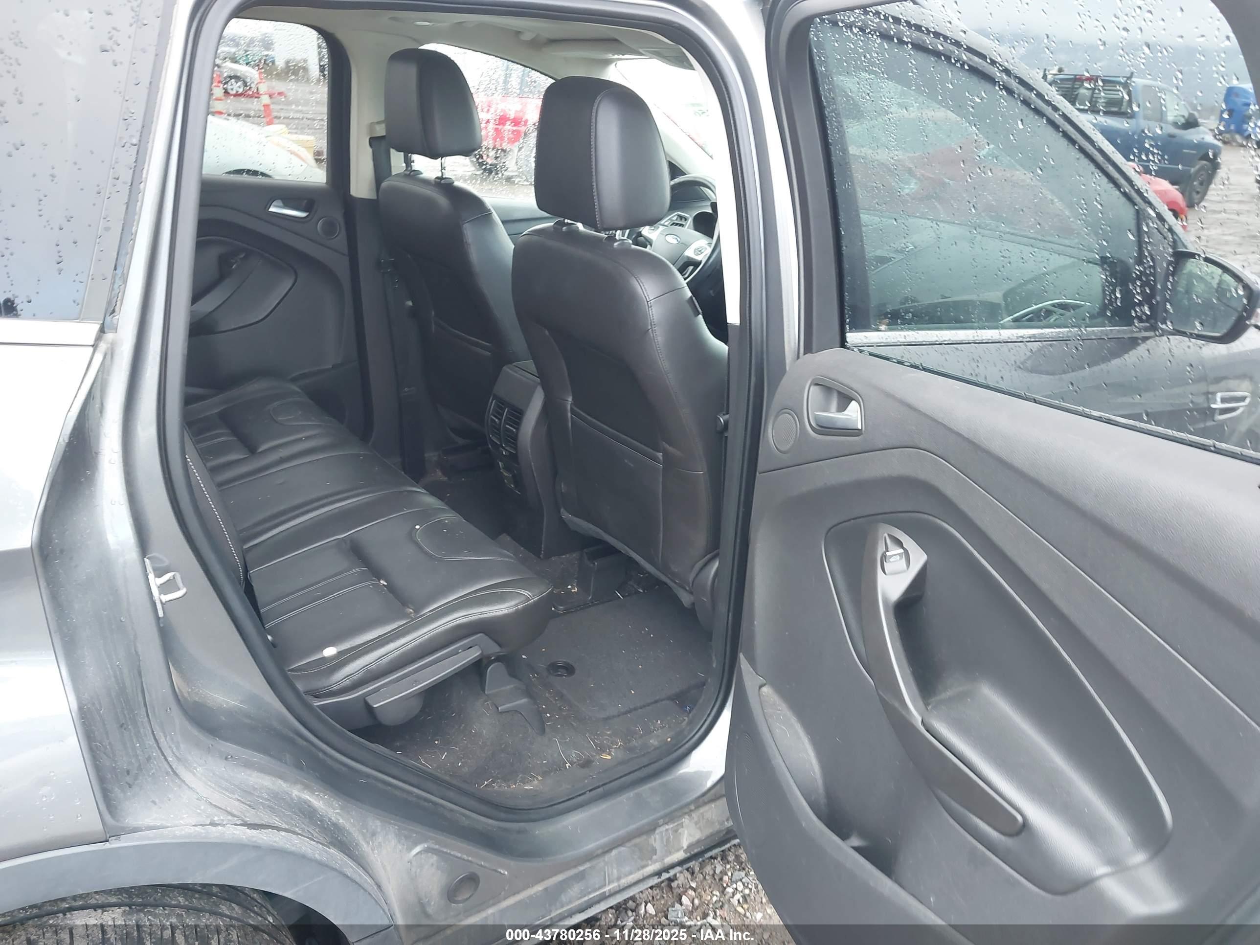 FORD ESCAPE image 8