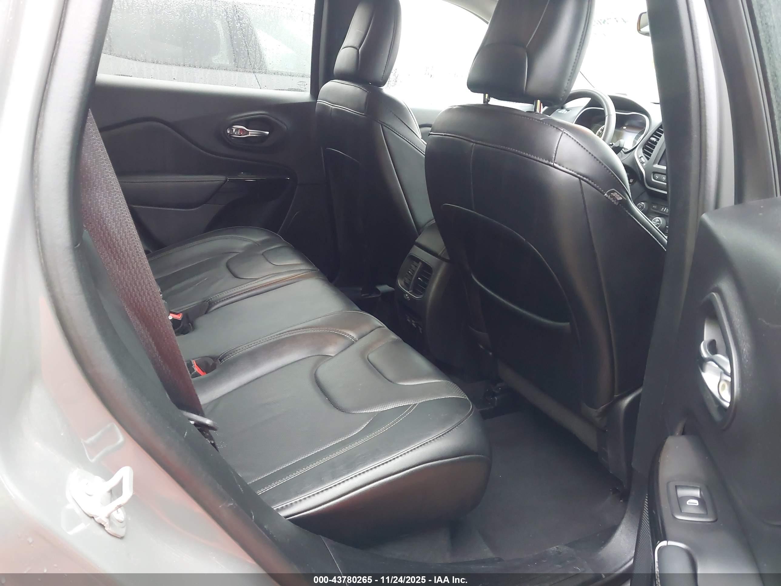 JEEP CHEROKEE image 8