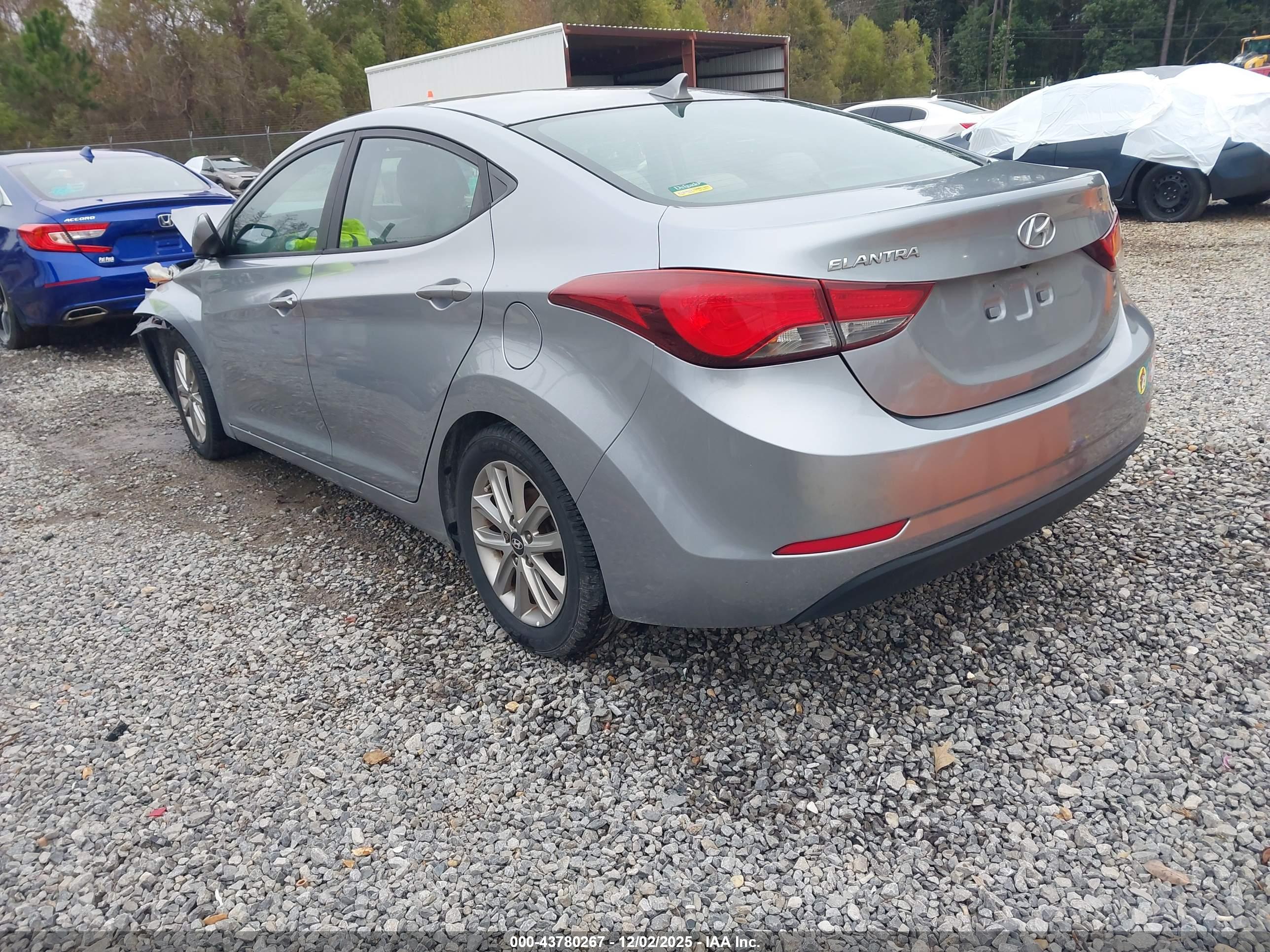 HYUNDAI ELANTRA image 3
