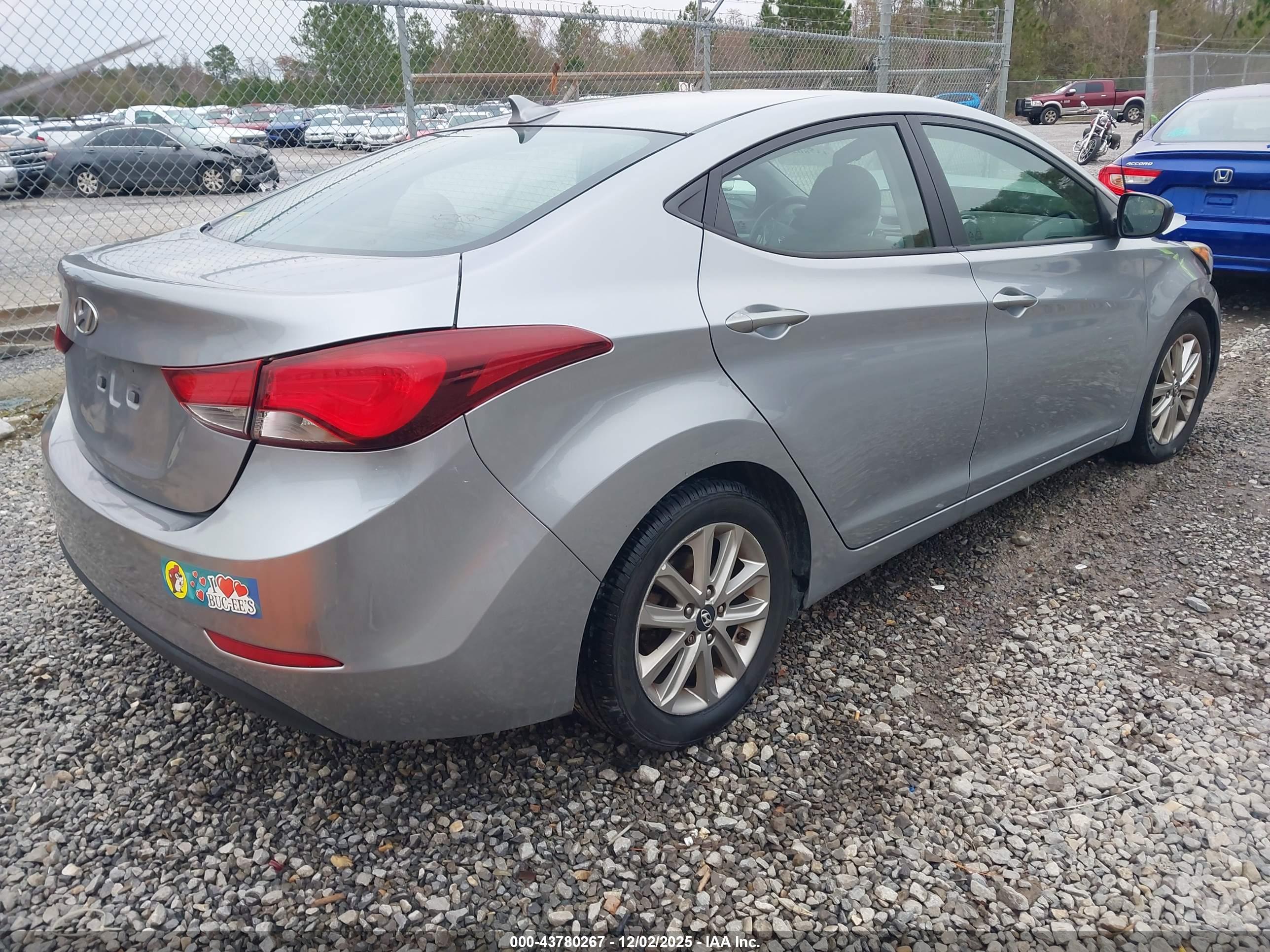 HYUNDAI ELANTRA image 4