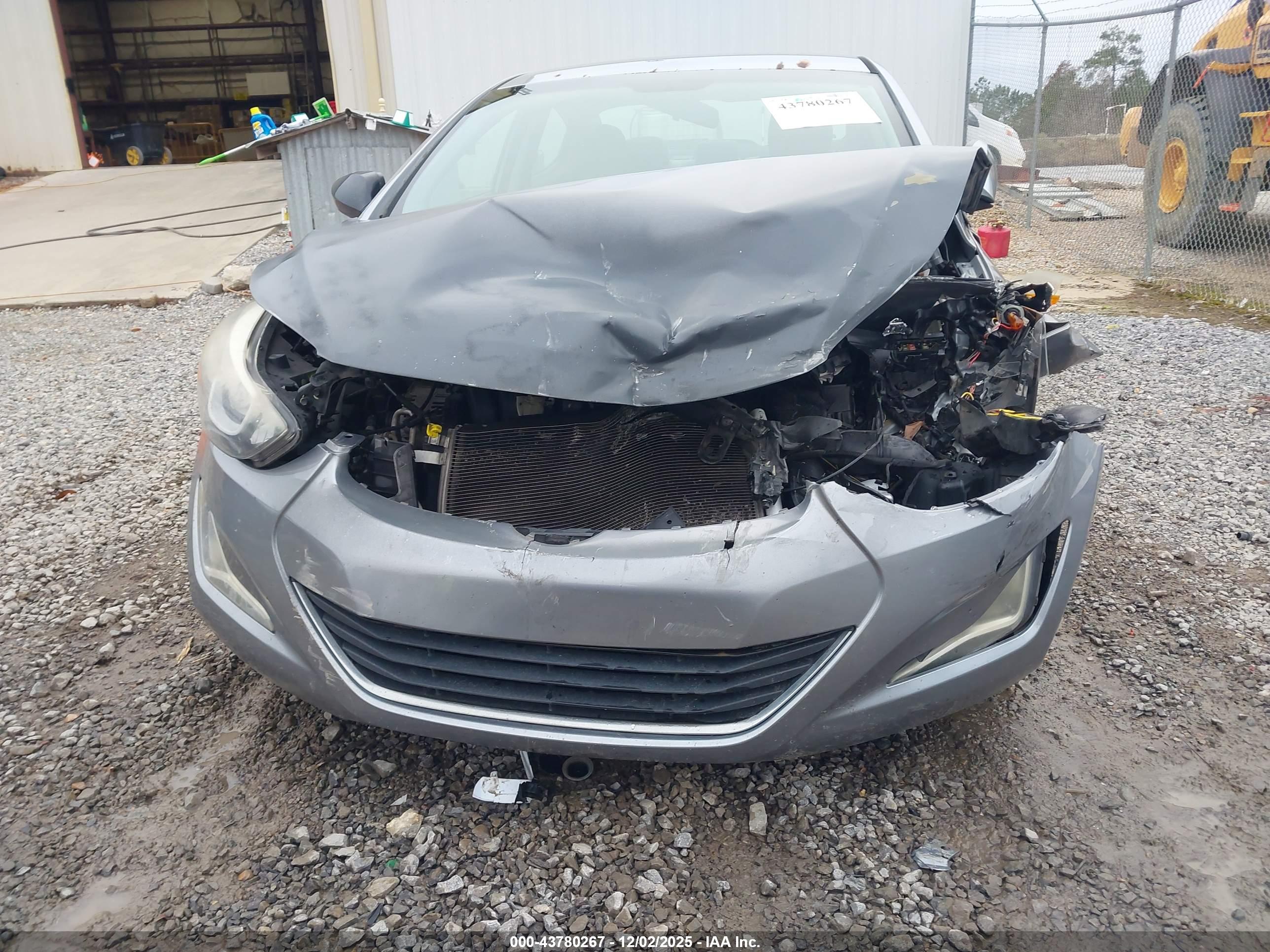 HYUNDAI ELANTRA image 6