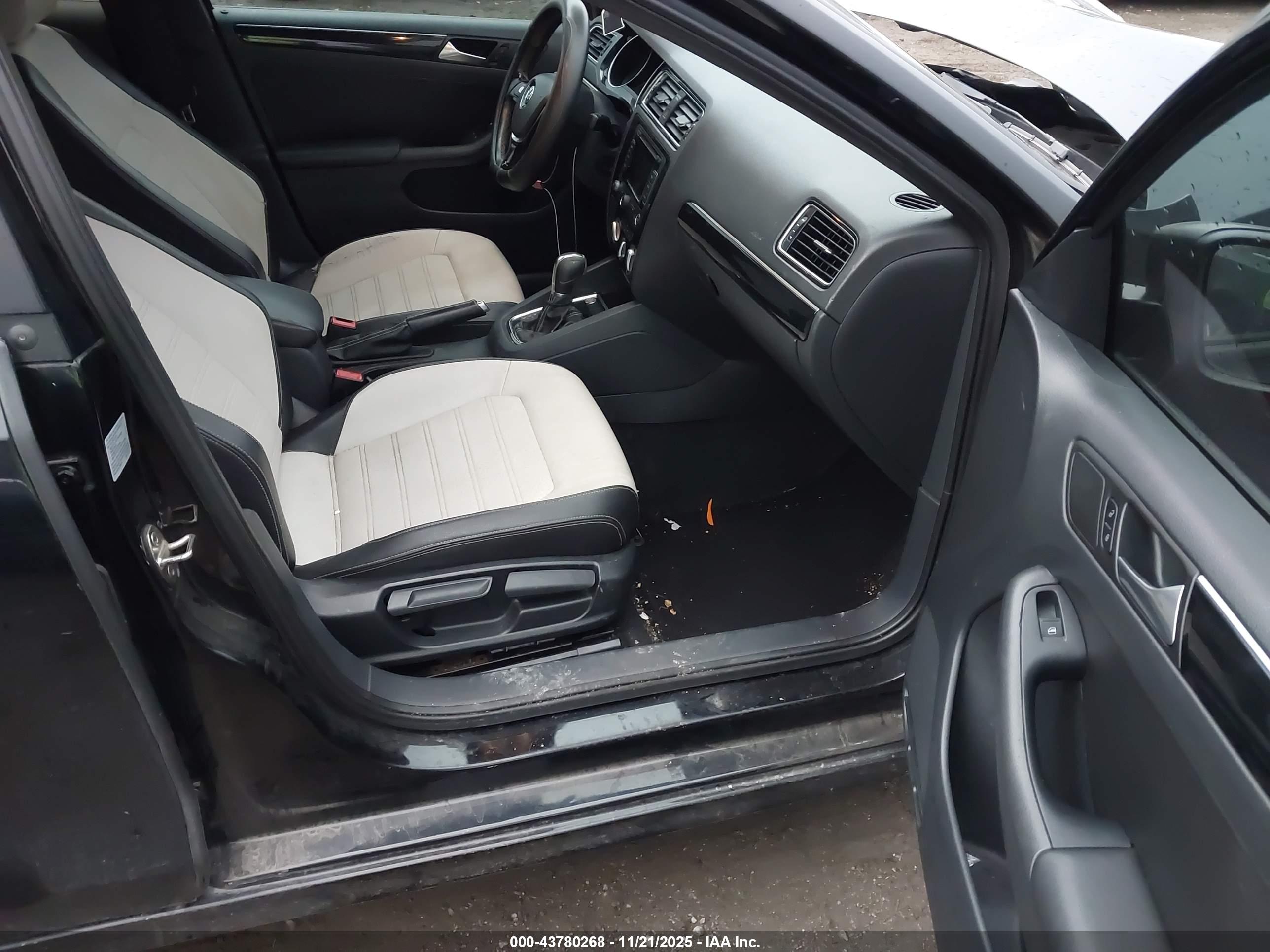 VOLKSWAGEN JETTA image 5