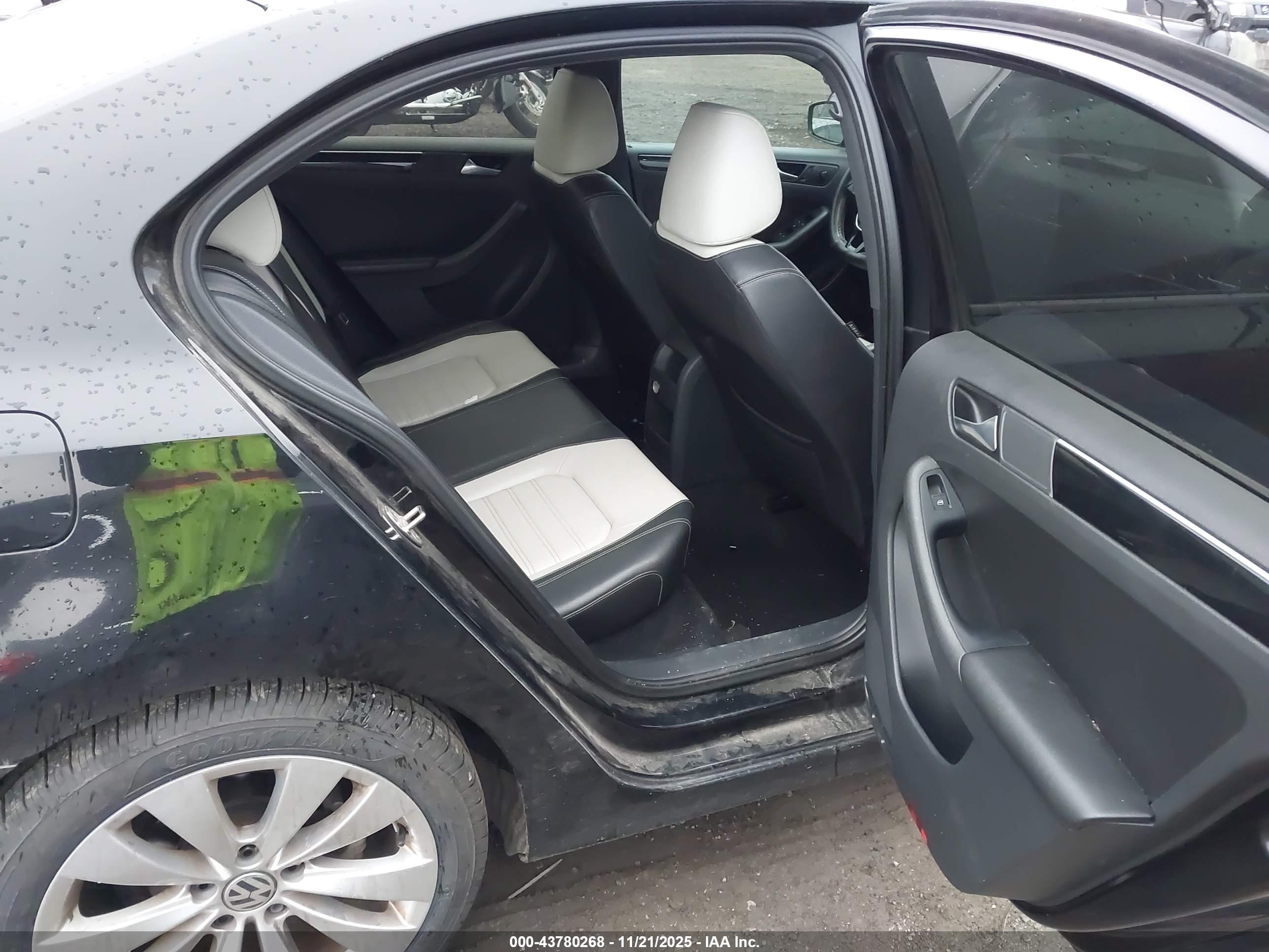 VOLKSWAGEN JETTA image 8
