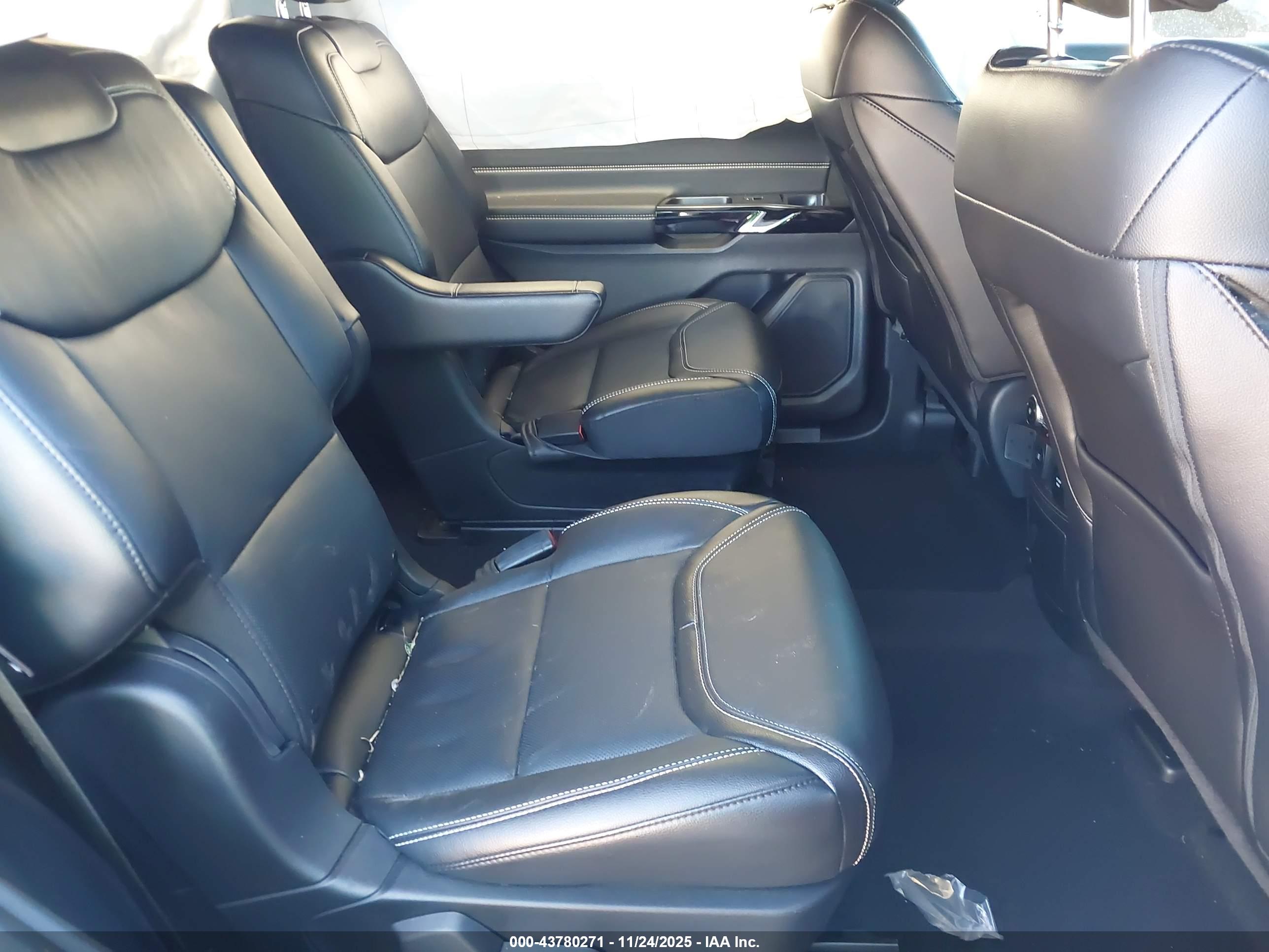 FORD EXPLORER image 8