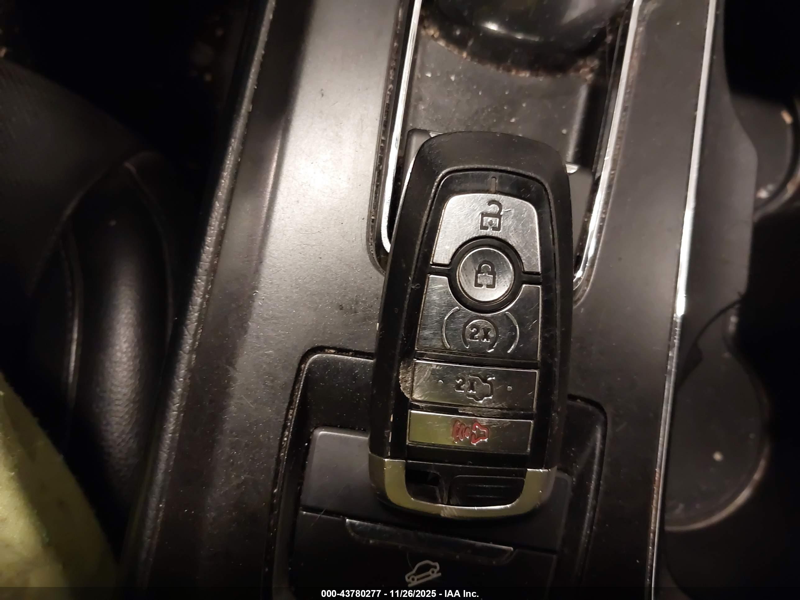 FORD FUSION image 11