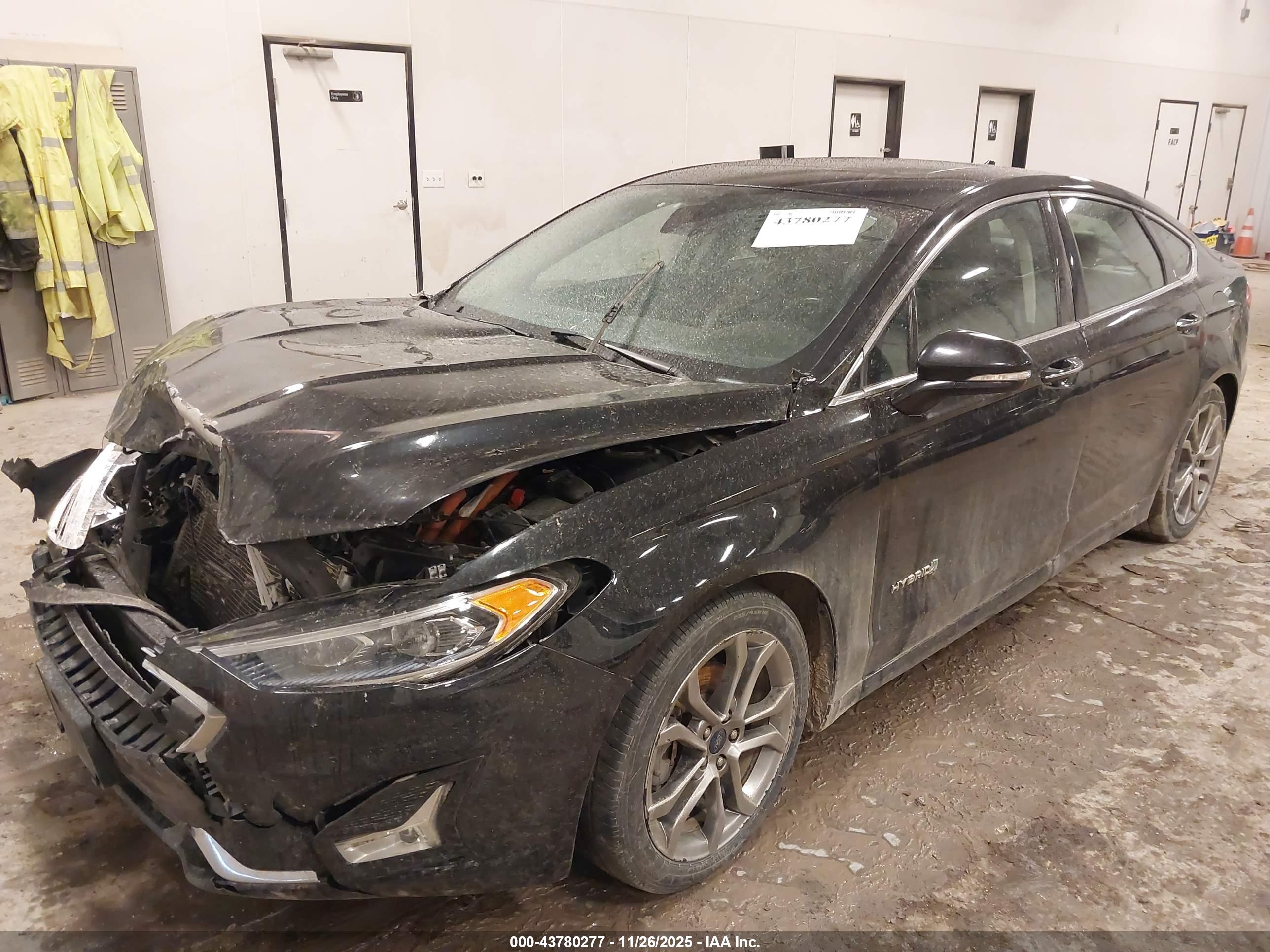 FORD FUSION image 2